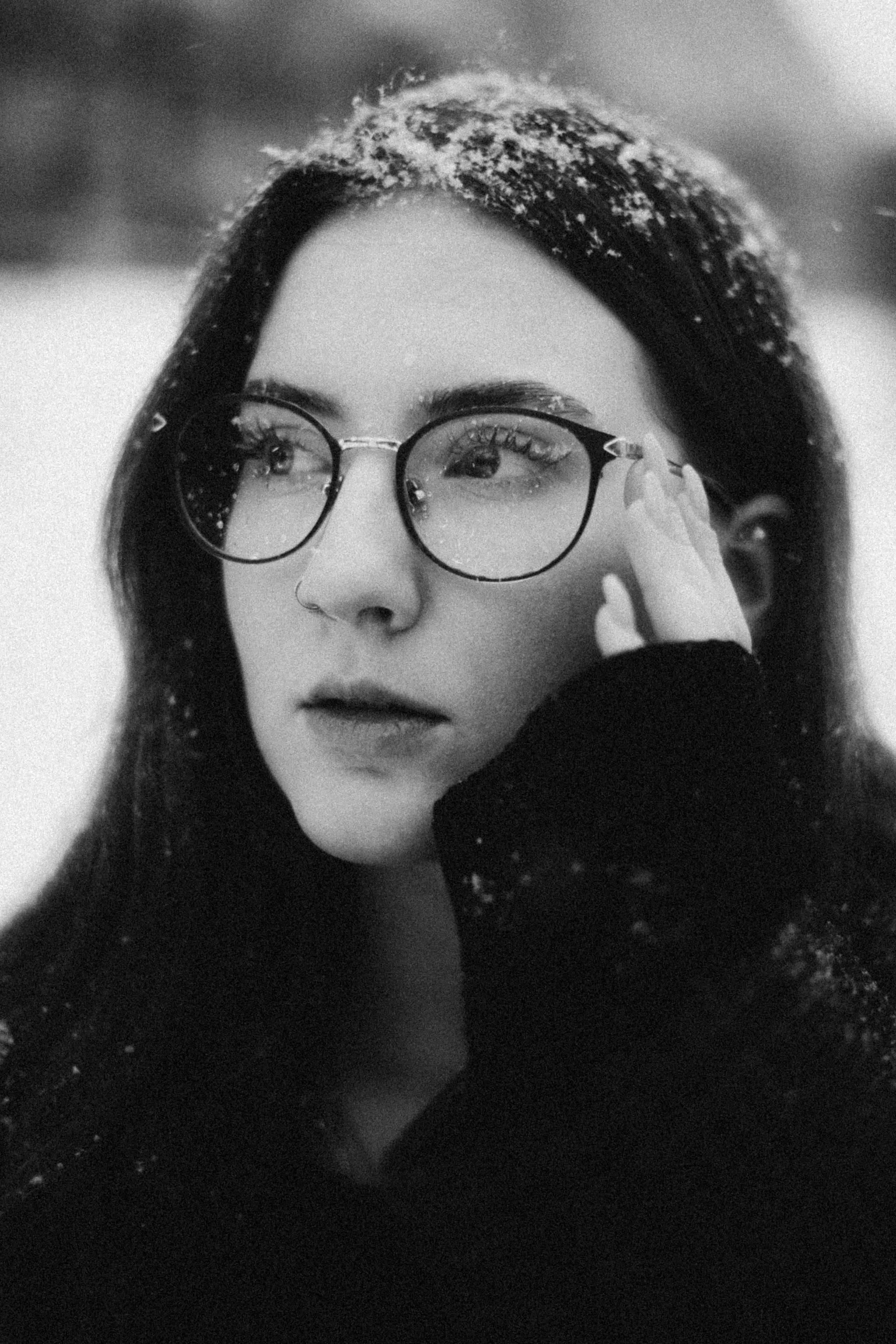 Женский портрет в снегопад