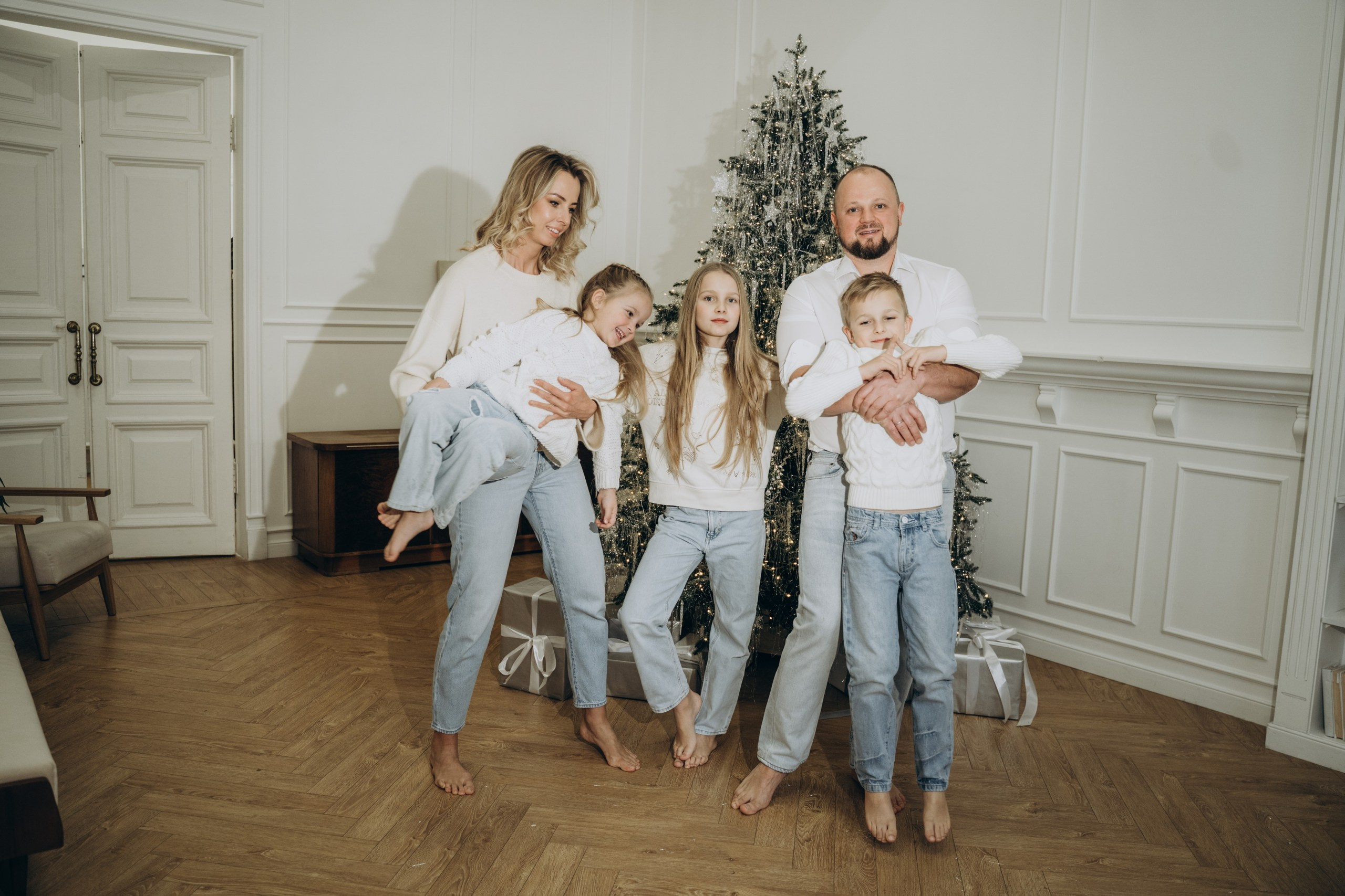 Семейная фотосессия в студии в Дмитрове. Свадебный фотограф в Дмитрове