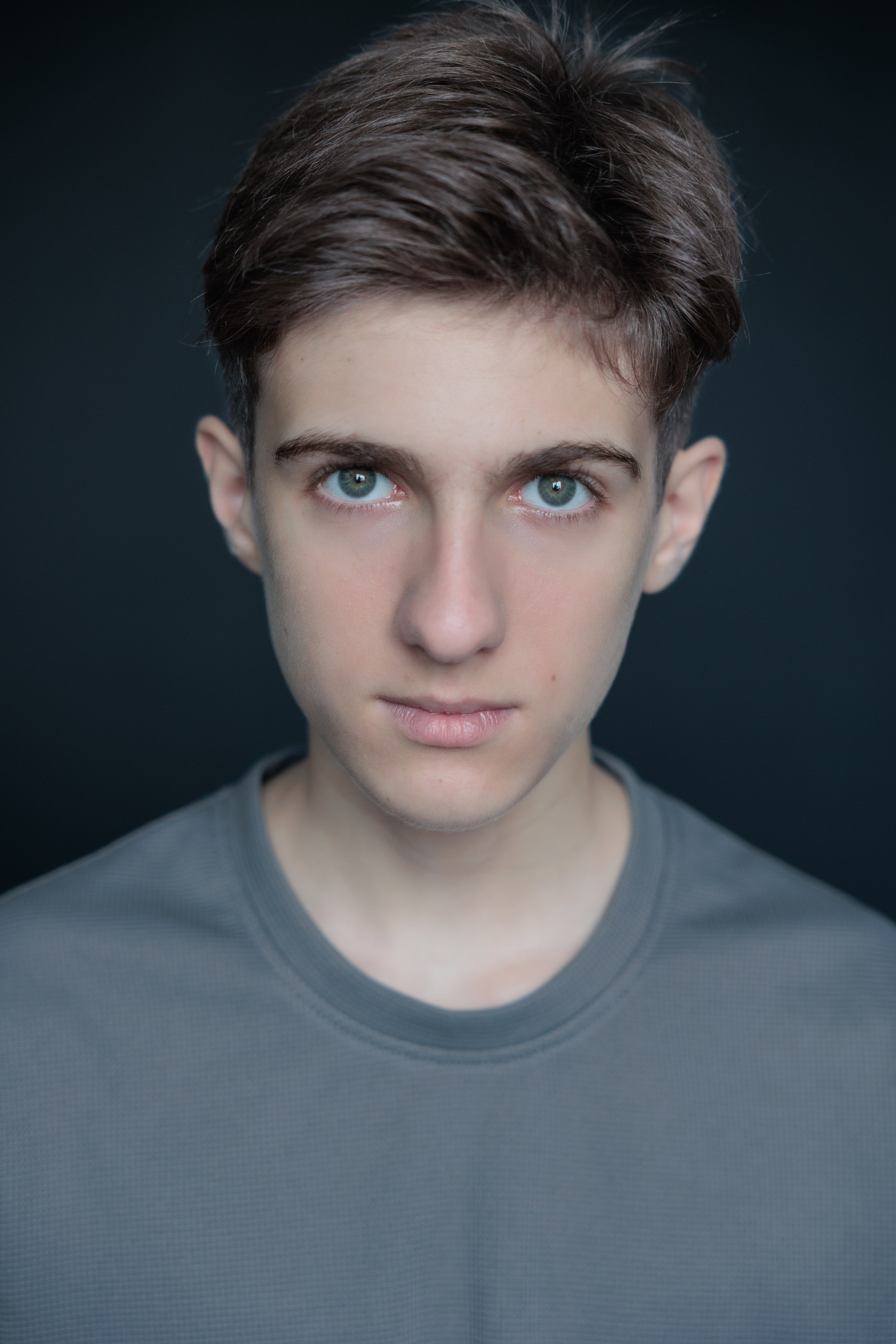 АРТЁМ. Я фотограф из Москвы к Вашим услугам