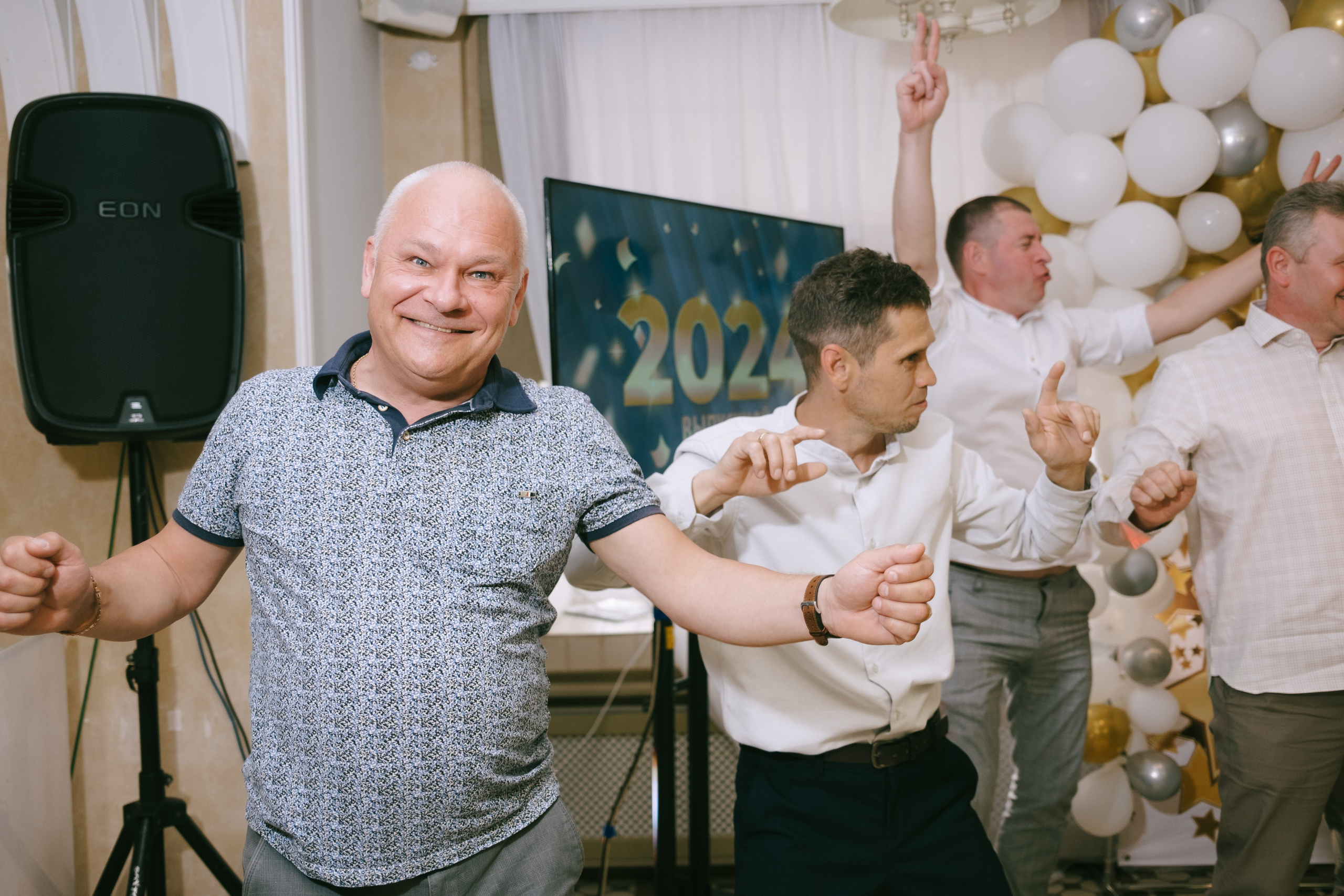 Выпускной школа 33. Свадебный и репортажной фотограф Денис Ожигин в Краснодаре и Краснодарском крае