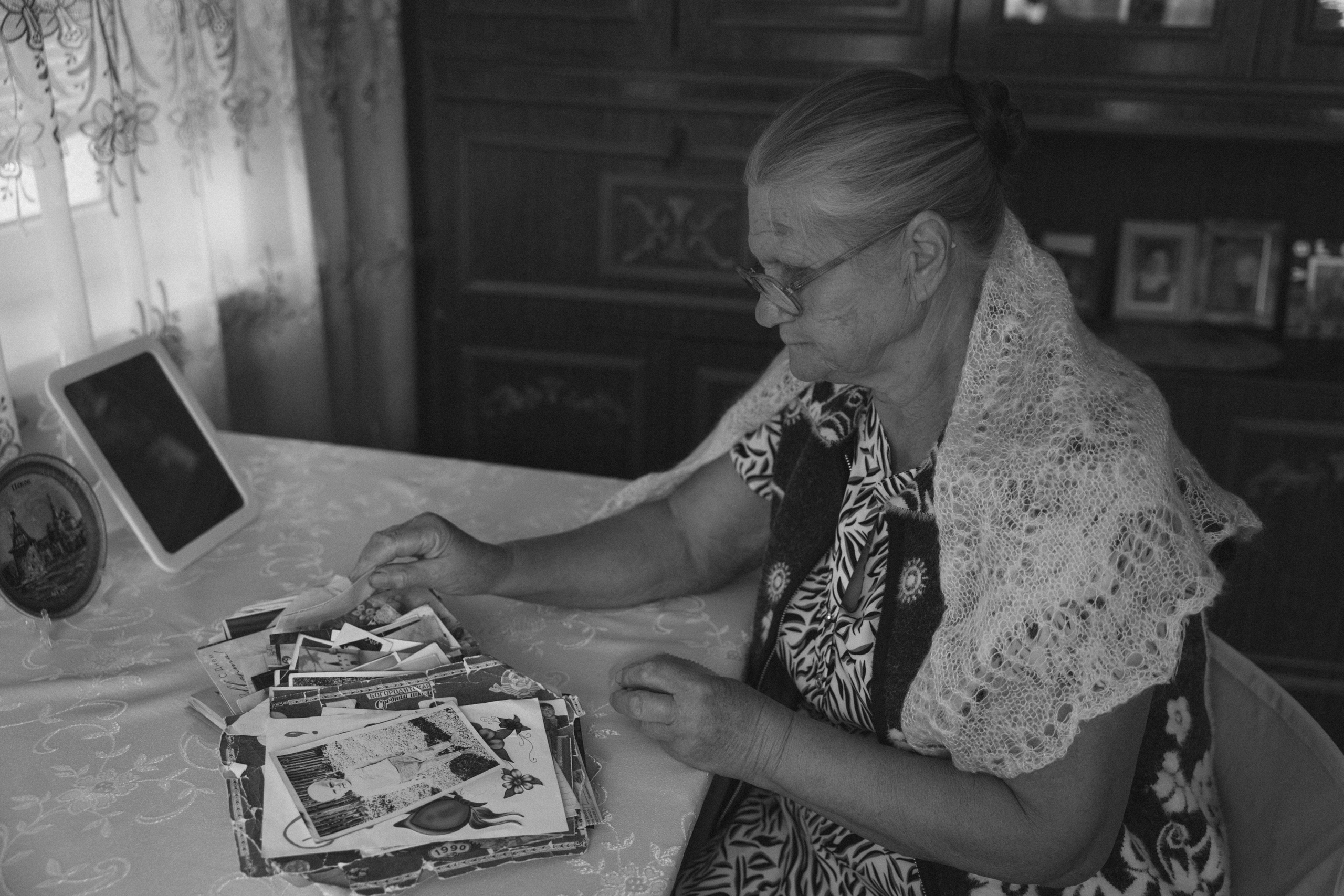 Аня и бабушка. Семейный фотограф Губкин/Старый Оскол