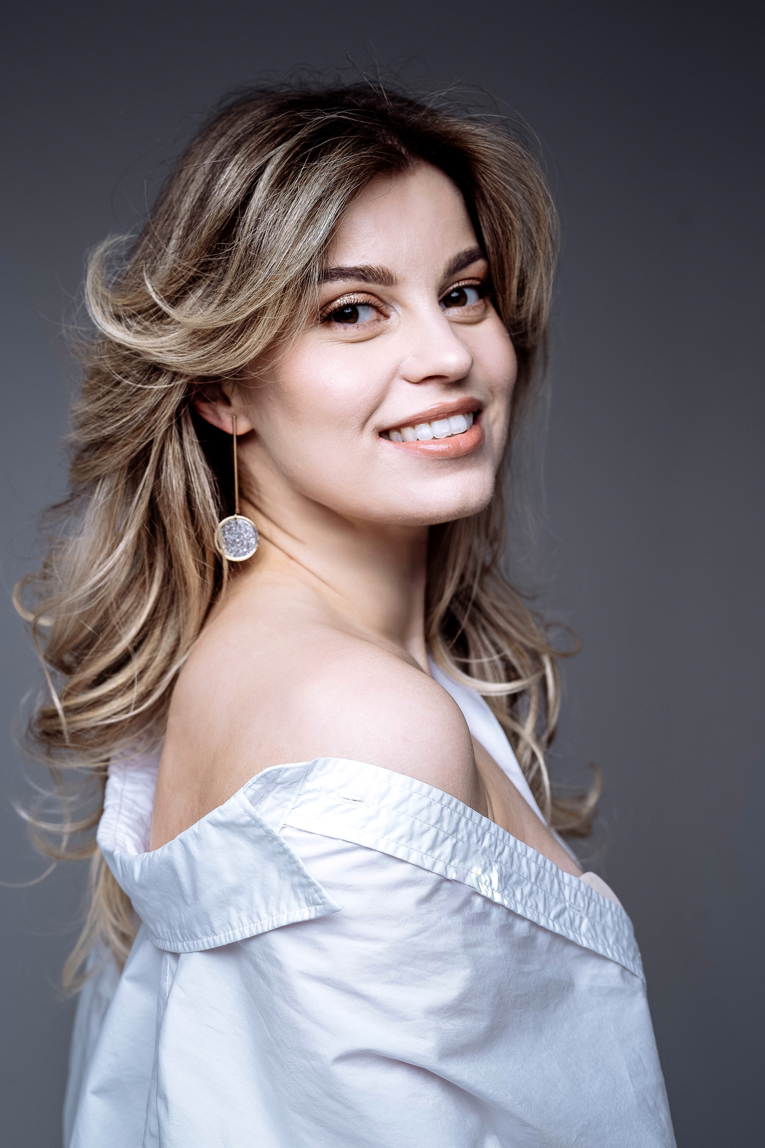 девушка в белой рубашке, фотограф, фотограф москва, индивидуальная съемка, портретная съемка, фотограф беременности, фотосессия беременности, 