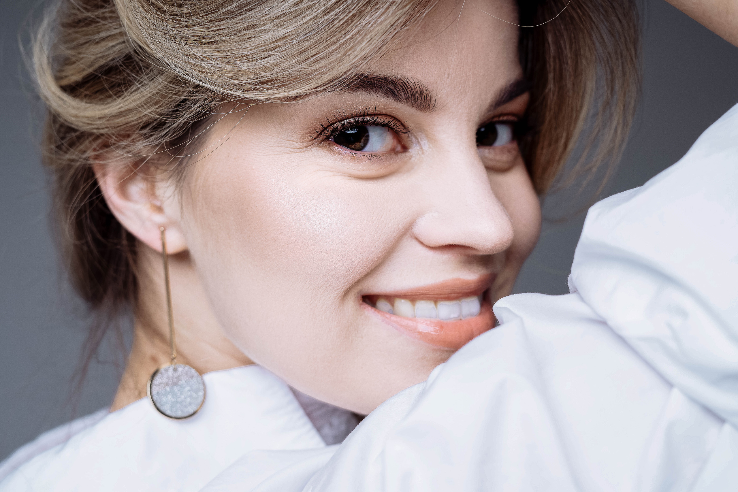 девушка в белой рубашке, фотограф, фотограф москва, индивидуальная съемка, портретная съемка, фотограф беременности, фотосессия беременности, 