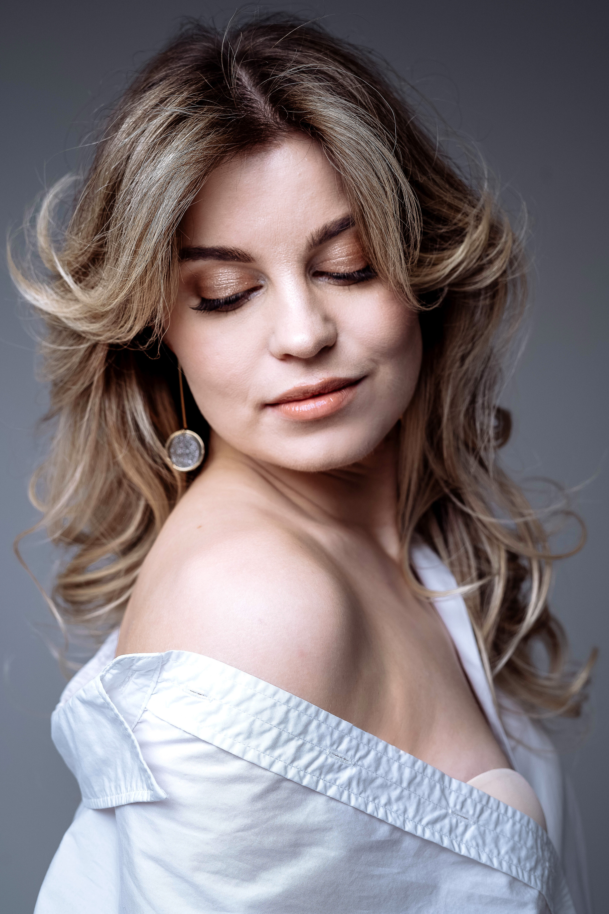 девушка в белой рубашке, фотограф, фотограф москва, индивидуальная съемка, портретная съемка, фотограф беременности, фотосессия беременности, 