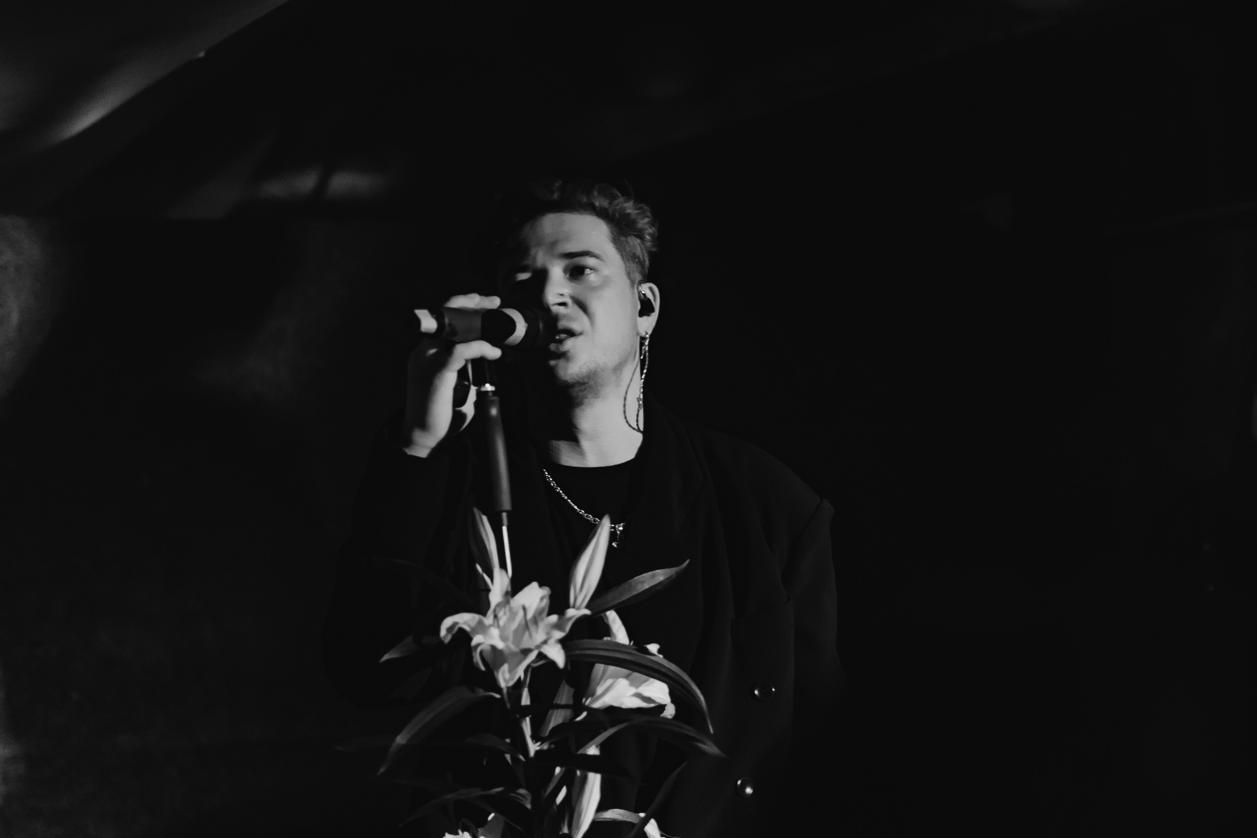 Playingtheangel. Уфа. Маленький зал, красный свет, мощный звук. Фотограф Гильмутдинов Руслан