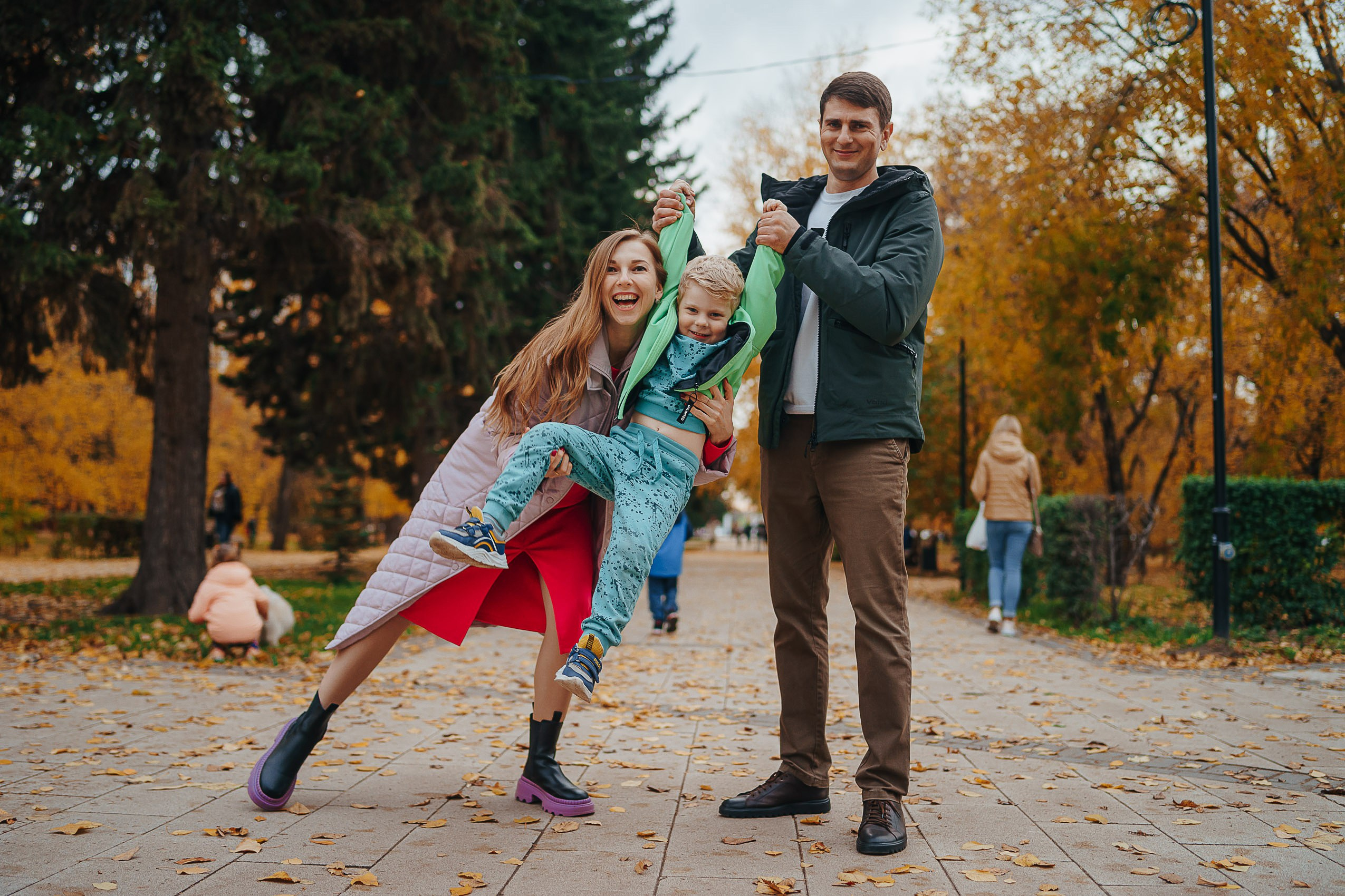 Семейный фотограф в Барнауле | Семейные фотосессии. Репортажный (Event) фотограф в Барнауле | Даниил Маркин | Качество и вайб