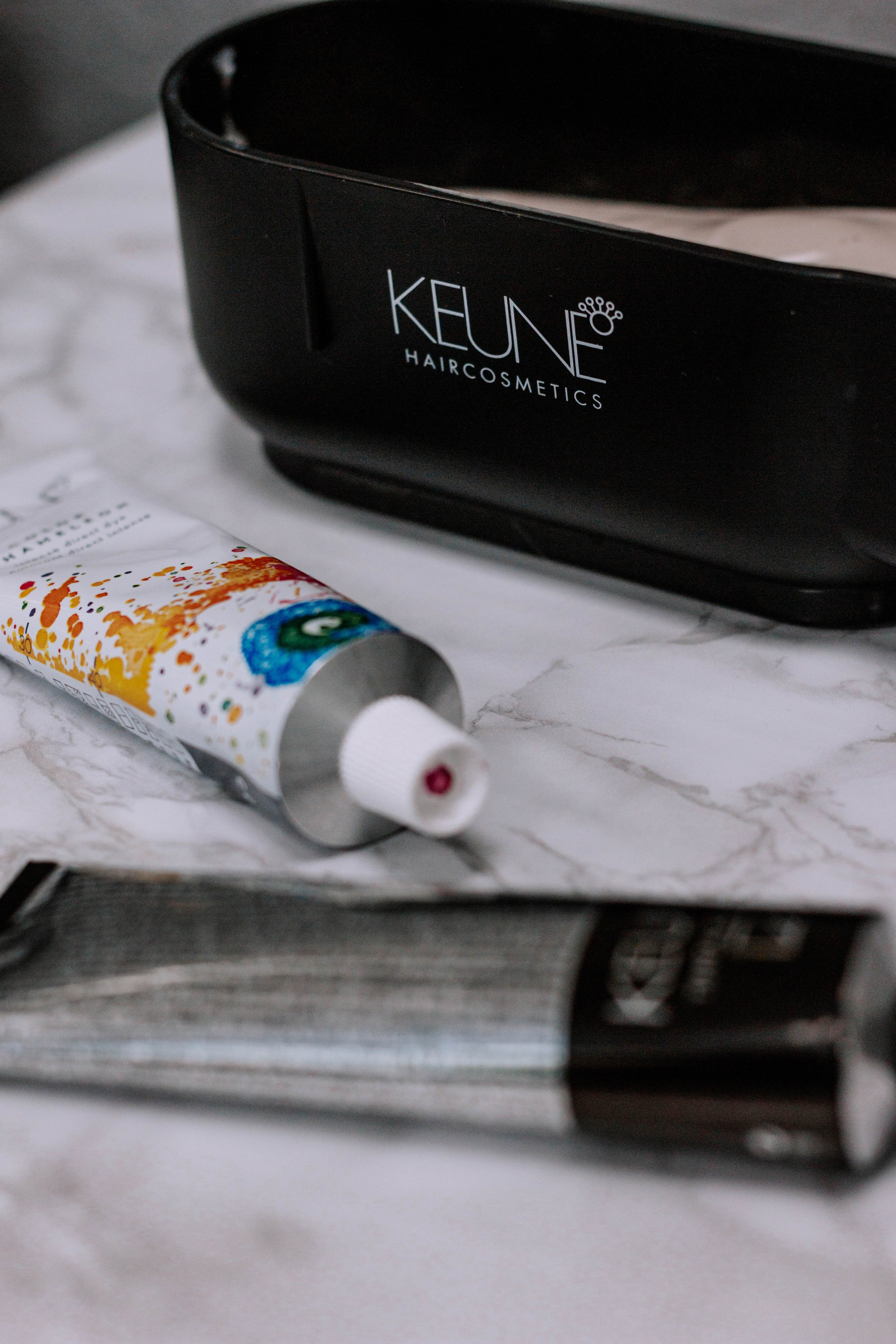 Настя- стилист по волосам. Бережно сохраняю ваши чувства и истории на своих фотографиях