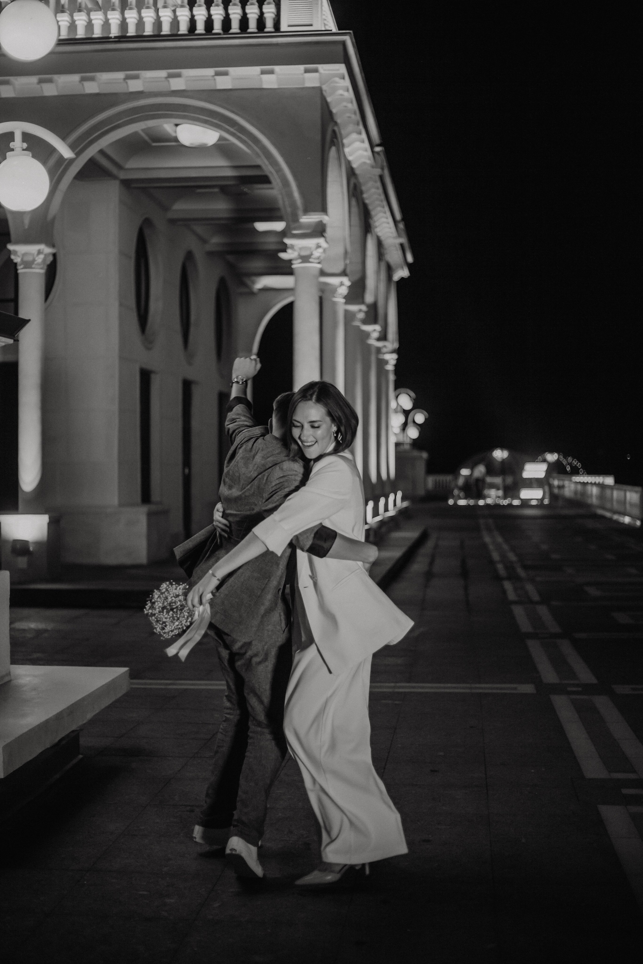 Молодожены в городе