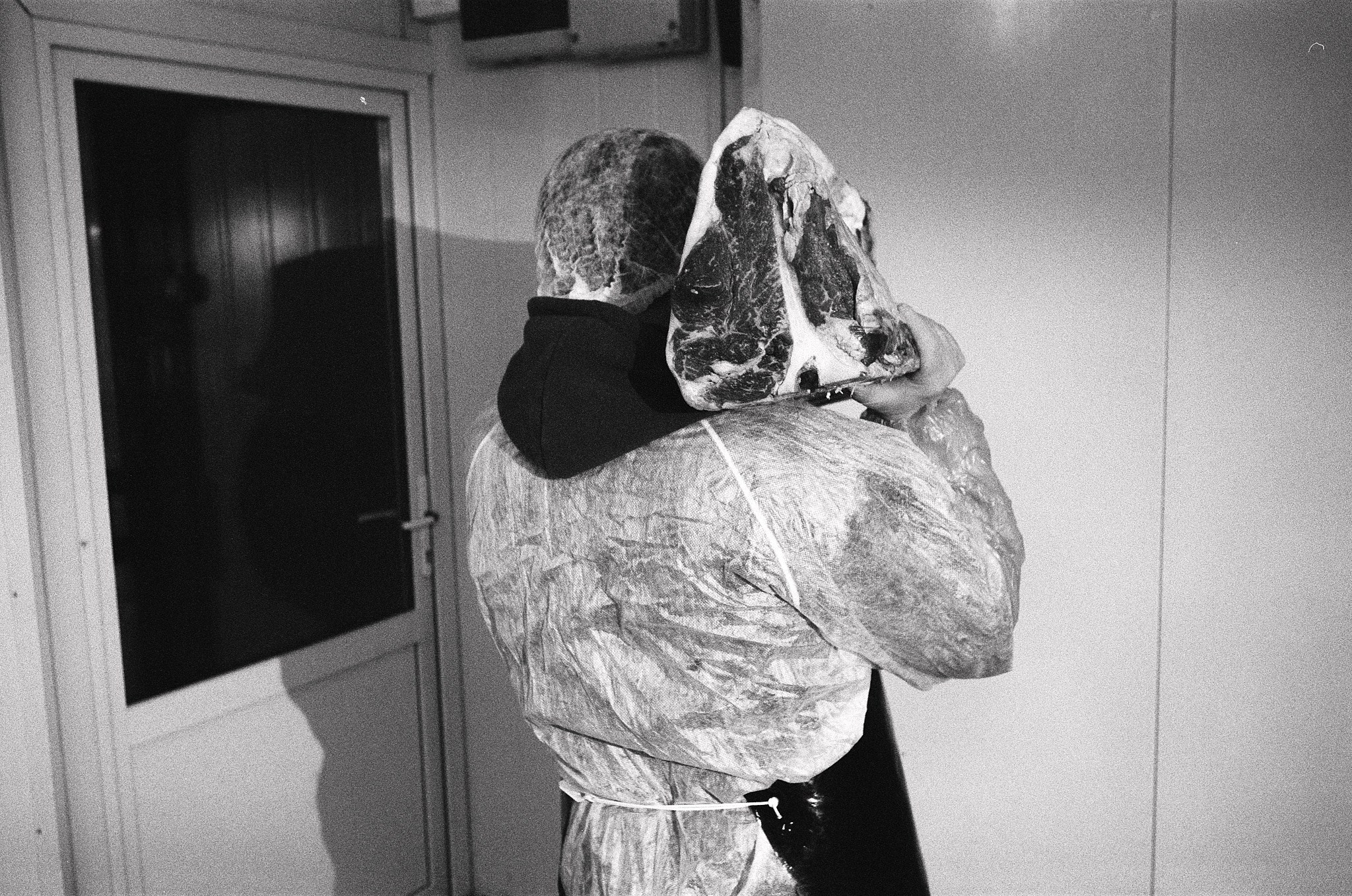 Апрель–Май. Разное. Другой Павел Поцелуев — плёночная фотография и мастерство мясного дела