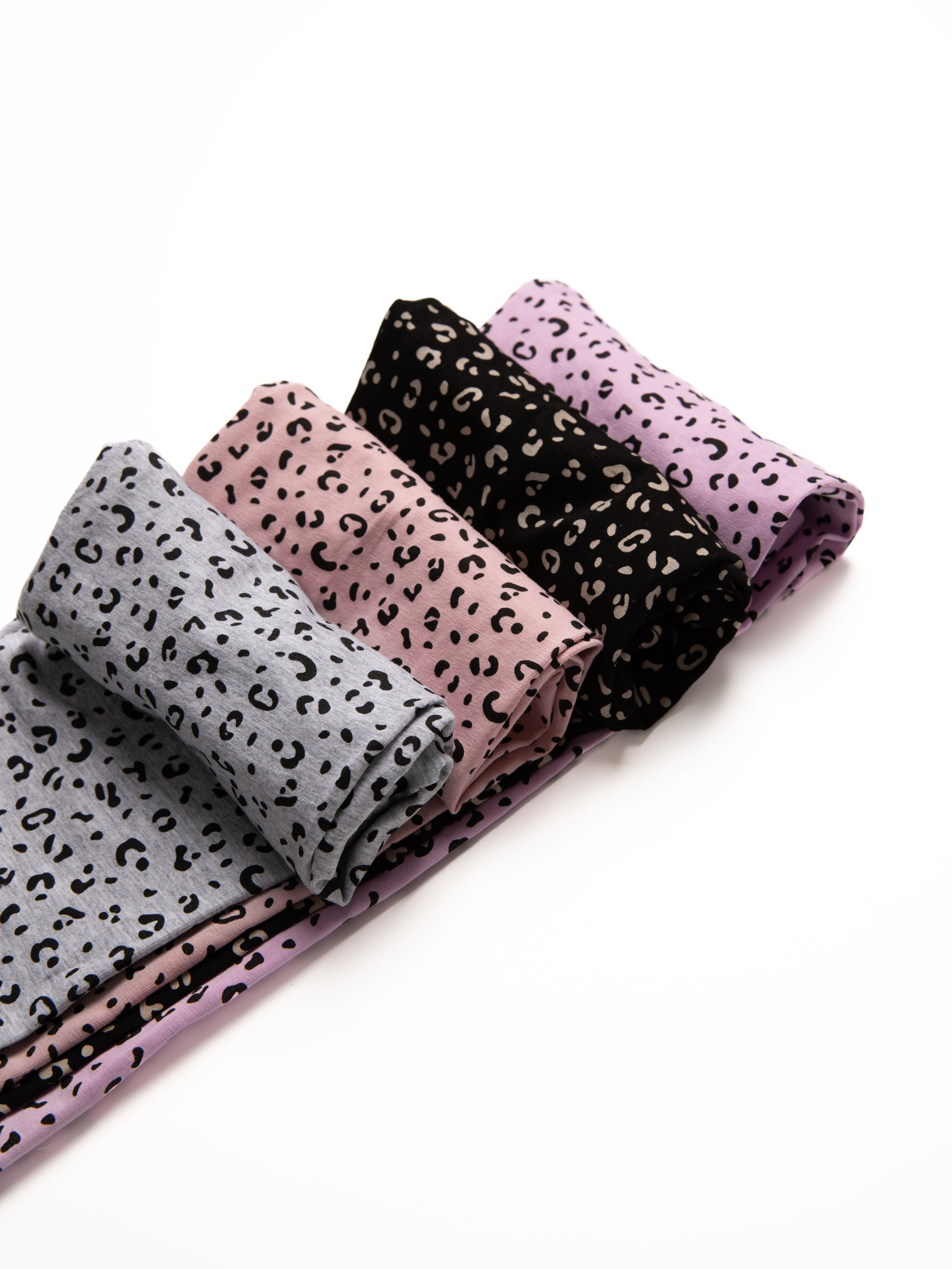 Детские лосины. Фотостудия предметной и модельной съёмки для маркетплейсов