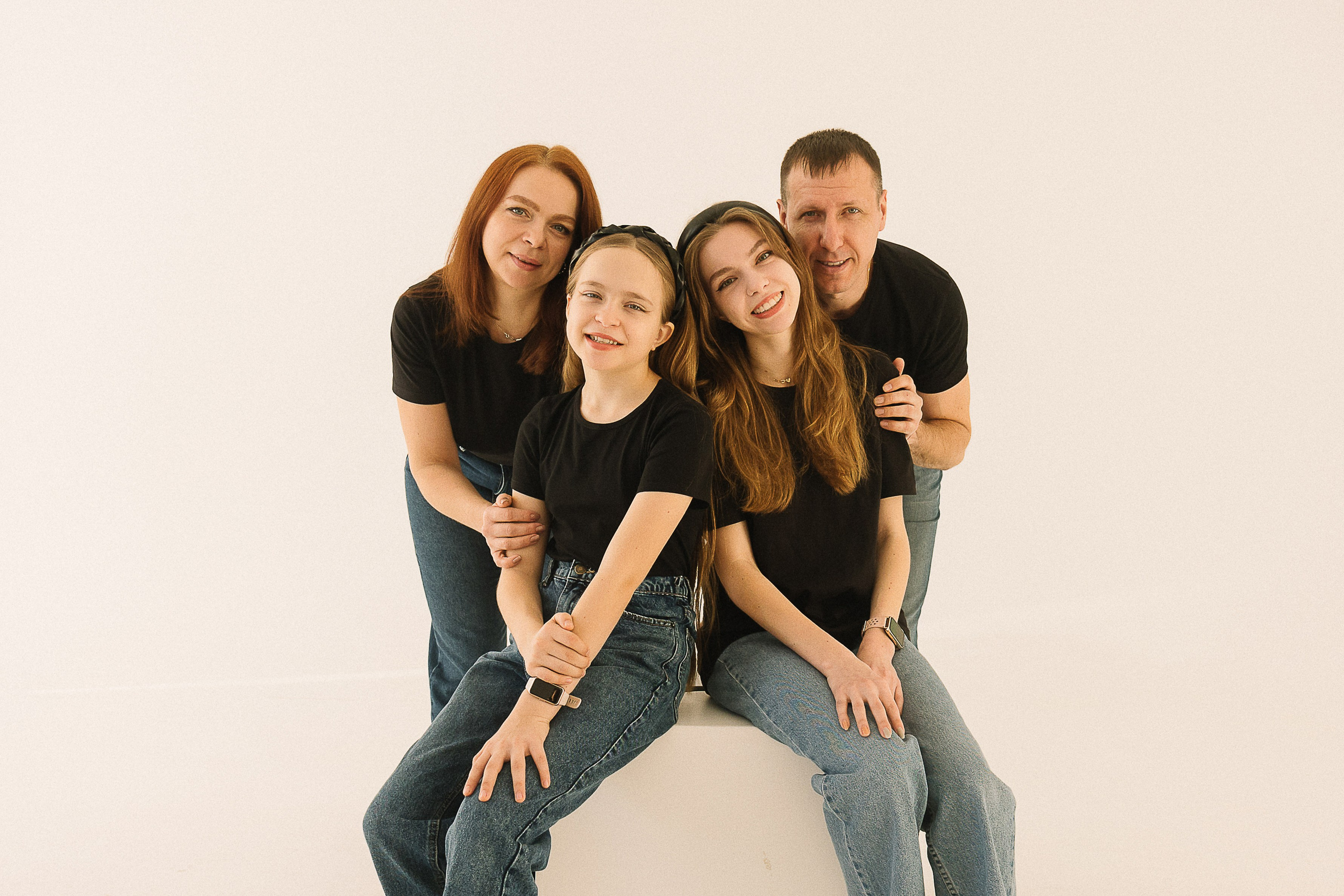 Семейная фотосессия в фотостудии. Семейный фотограф в Томске Максимова Екатерина