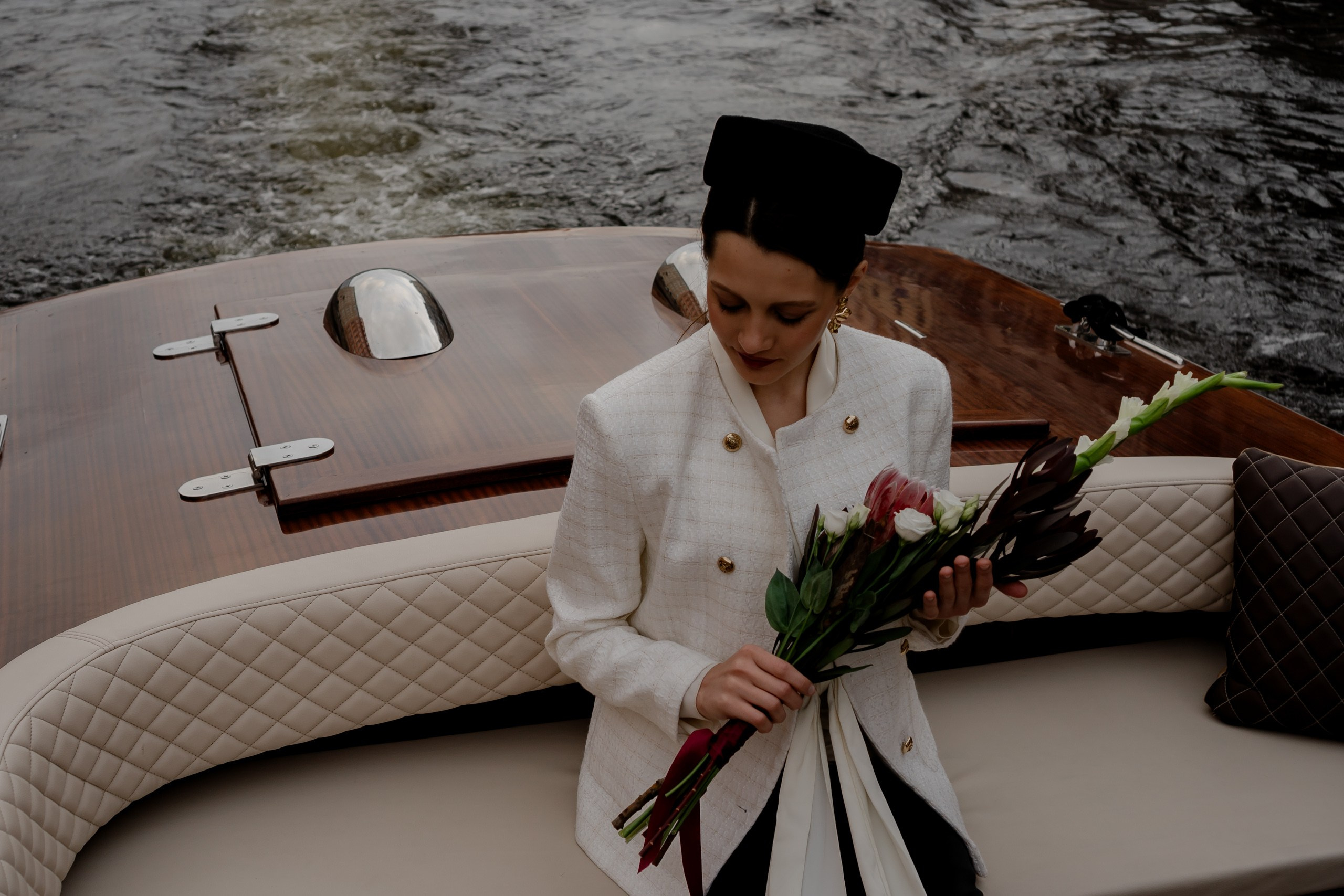 СВАДЕНБНАЯ СЬЕМКА НА КАТЕРЕ ПО КАНАЛАМ САНКТ-ПЕТЕРБУРГА И В АКВАТОРИИ НЕВЫ. Профессиональный фотограф, Санкт-Петербург — Виктория Богомолова