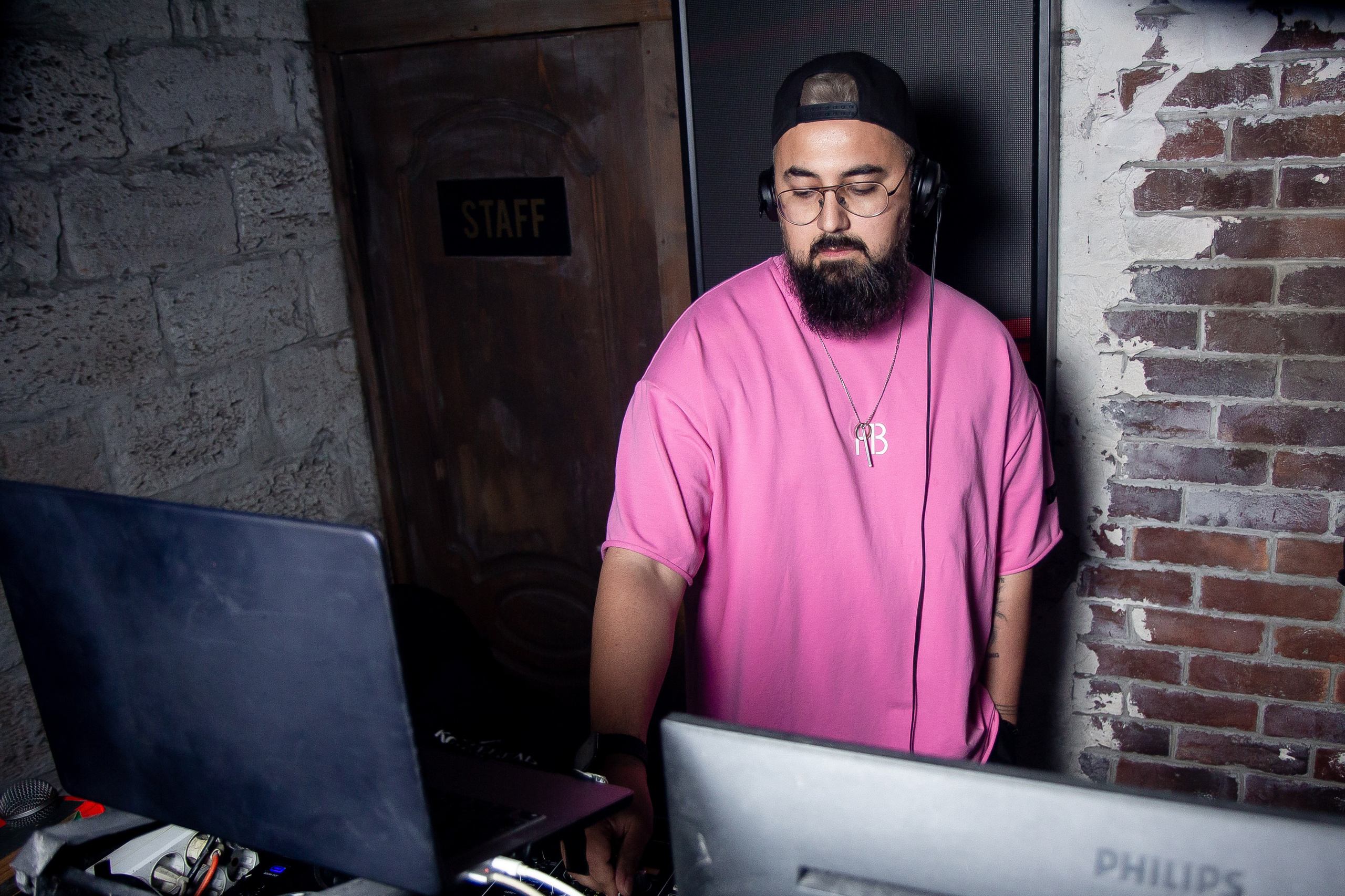 Концерт VA.NO | QUEST PISTOLS SHOW. Репортажный фотограф в Ялте Алексей Семёнов