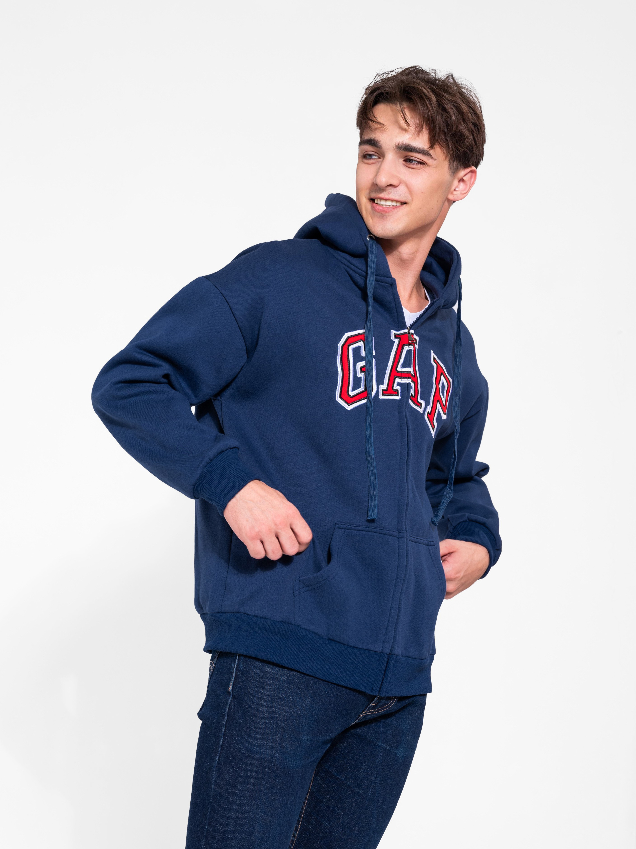 Олег. ТМ Продакшн — Съемка для маркетплейсов в Москве