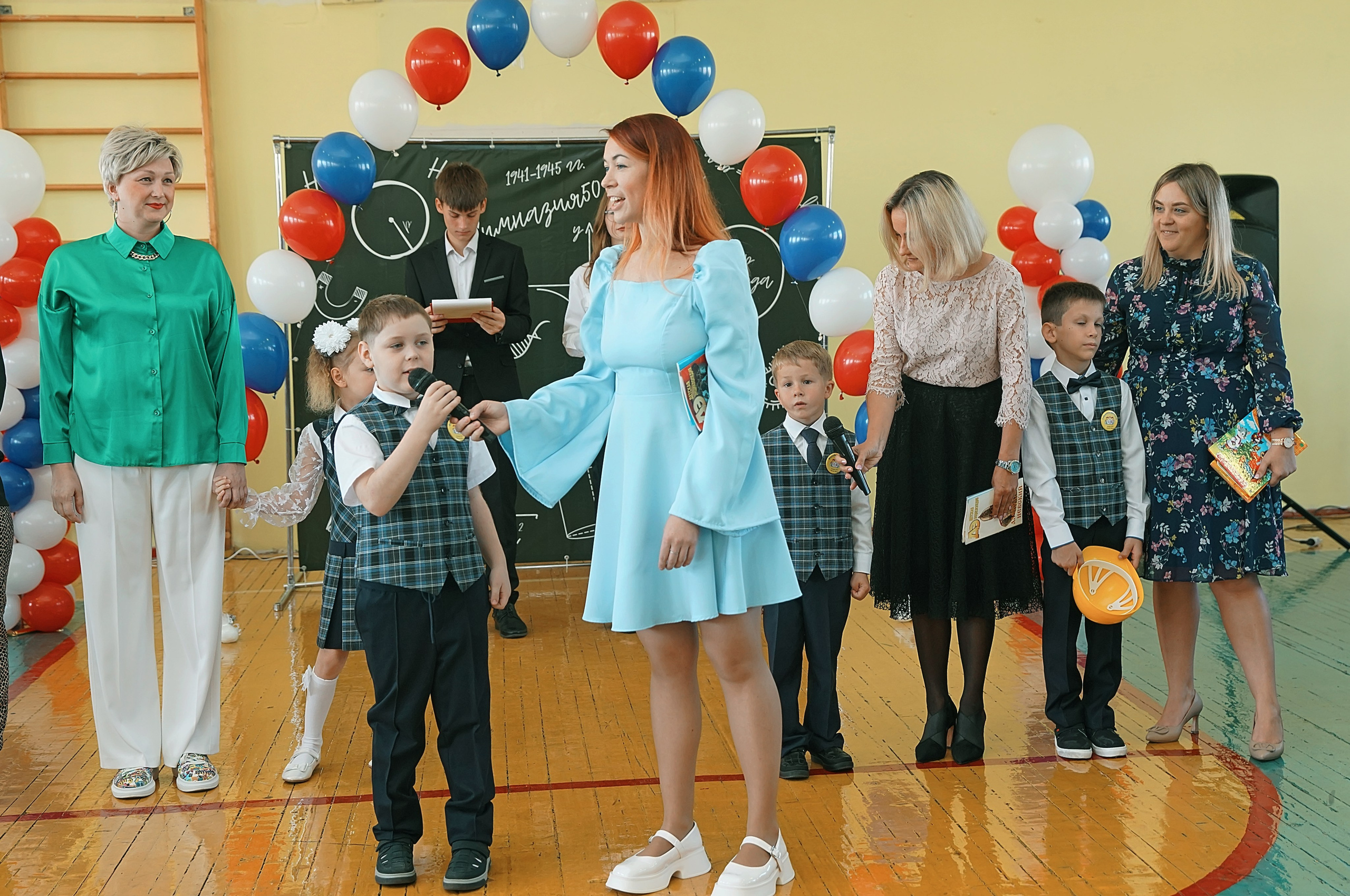 Первый класс линейка, в классе, портреты. Семейный и детский фотограф в Нижнем Новгороде
