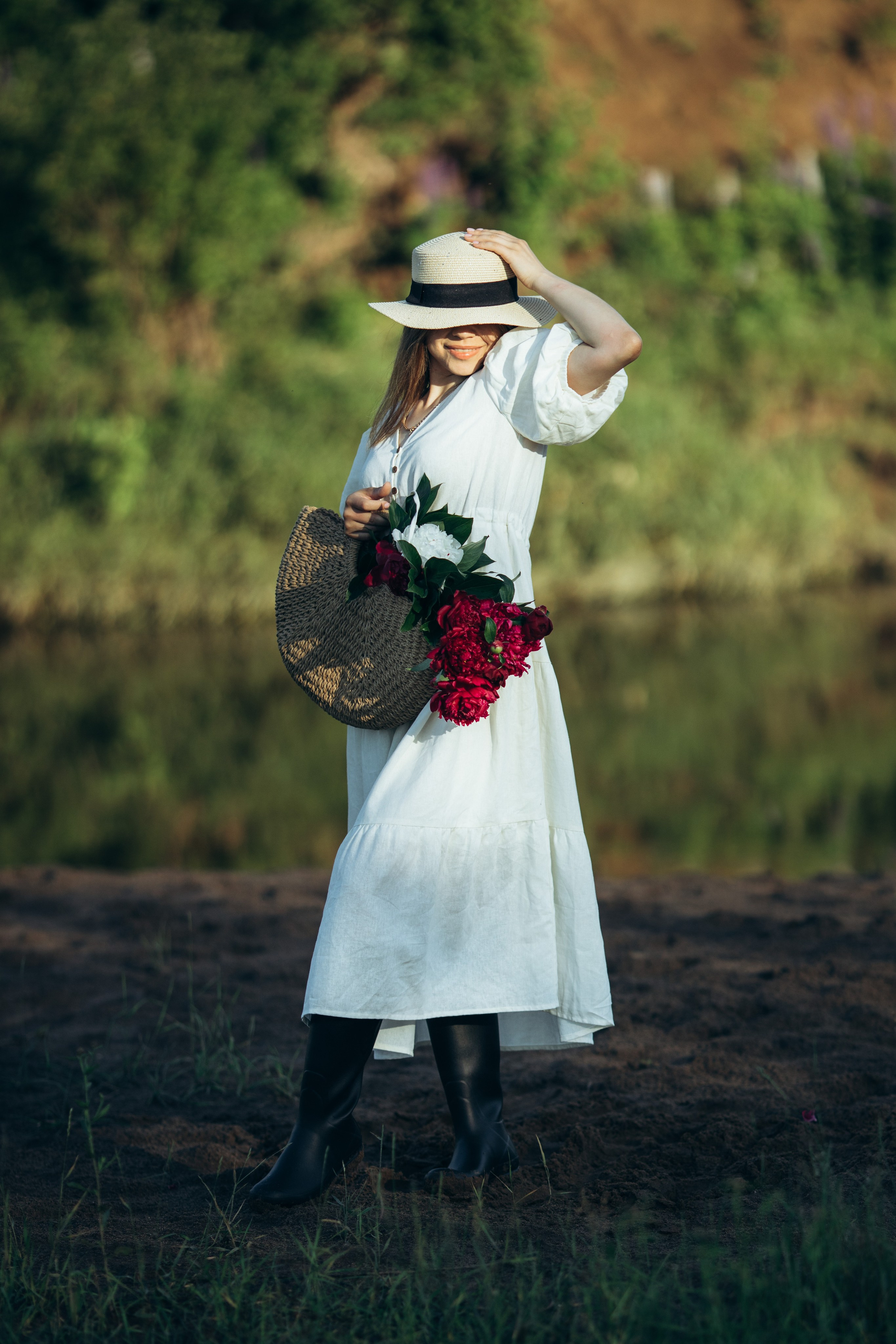 Тематический портрет у реки. Наталия Клевинскас портретный фотограф в Костроме