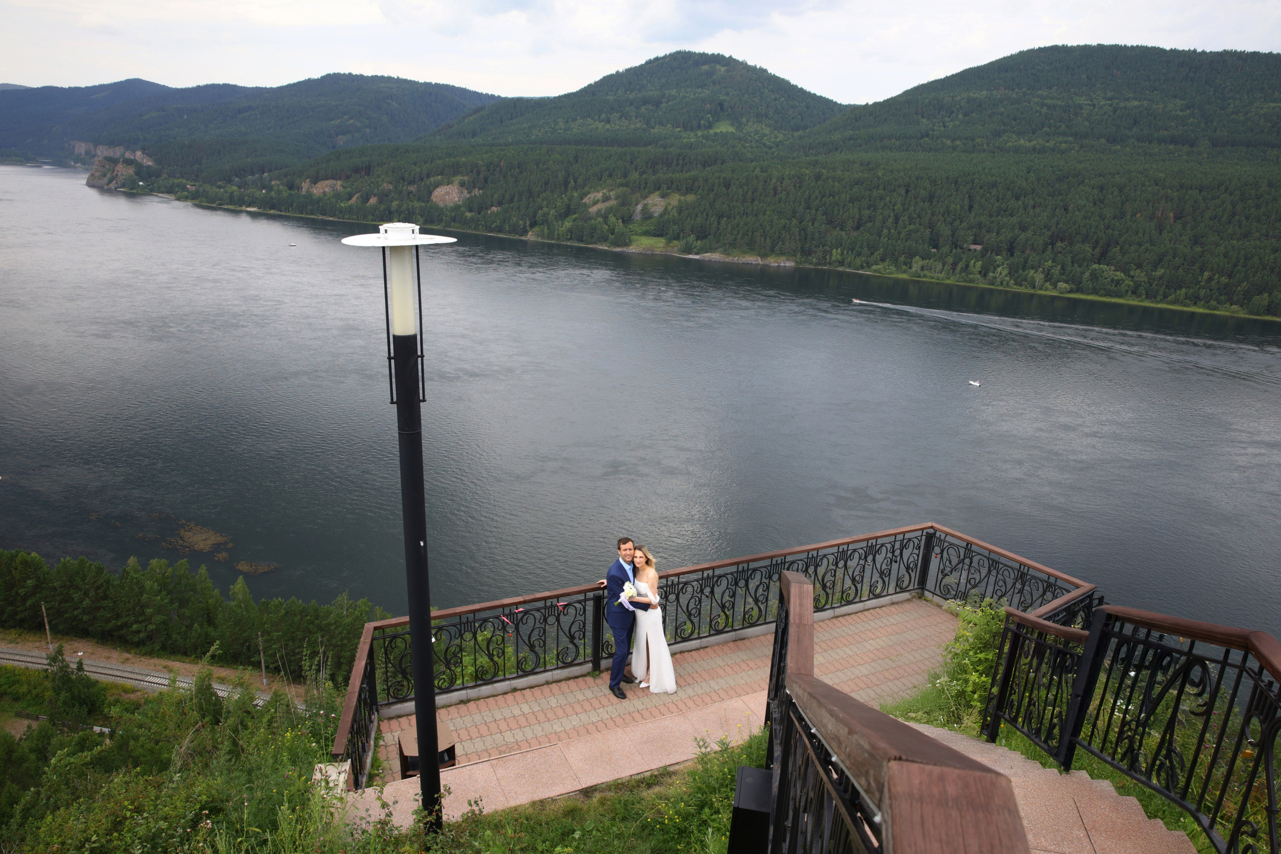 Из Загса сразу за город