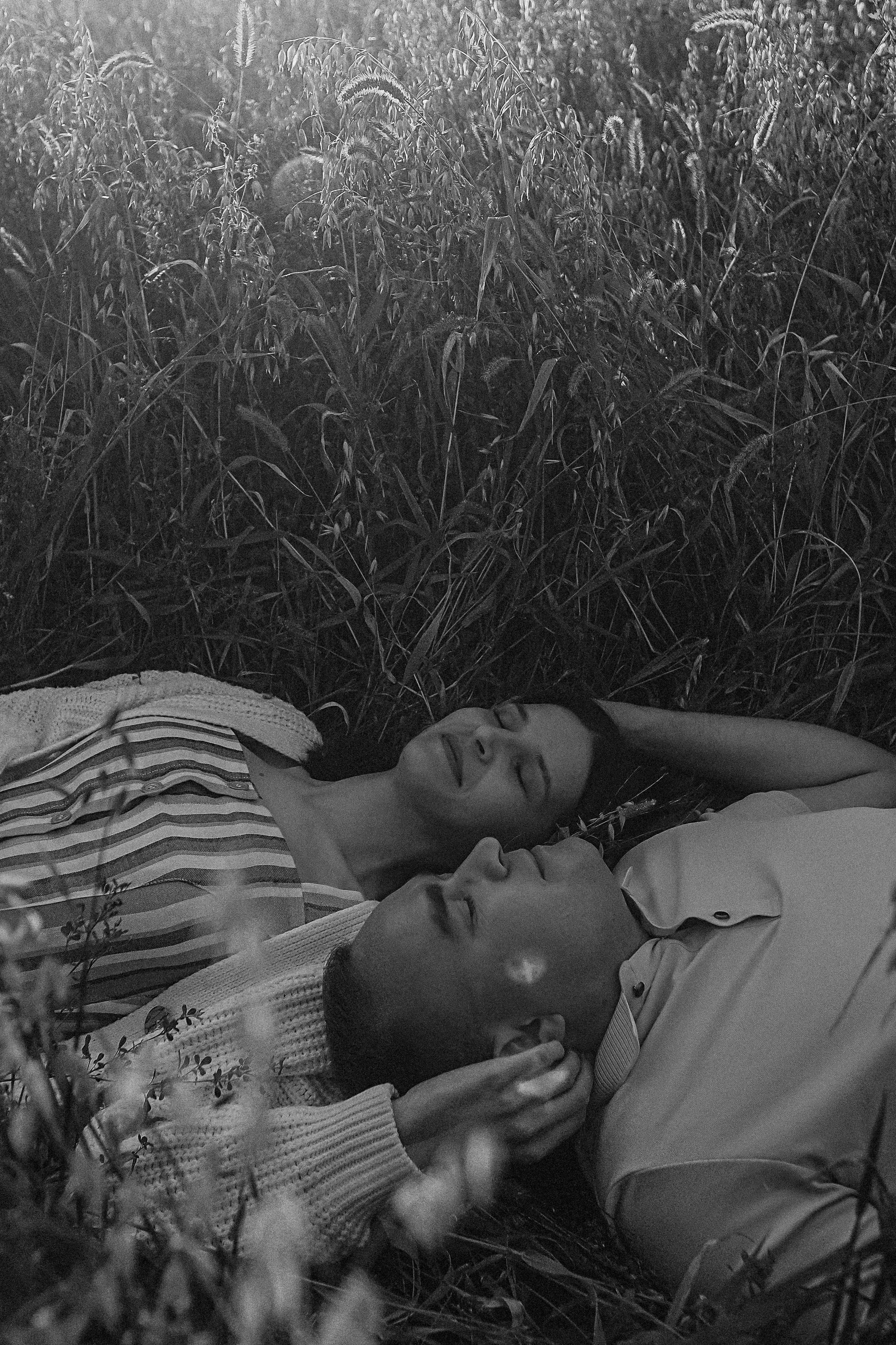 Поле love story на закате. Семейный фотограф Тюмень, фотограф на роды Салмина Мария