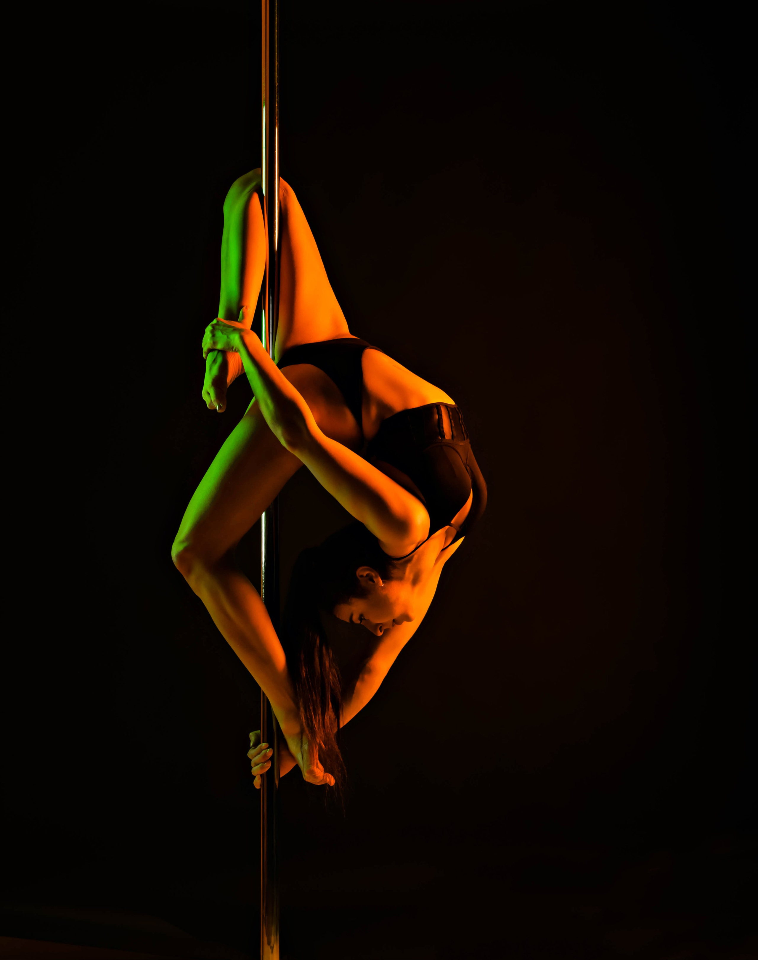 Pole dance (Цветной свет). Фотограф Диана Лысанова