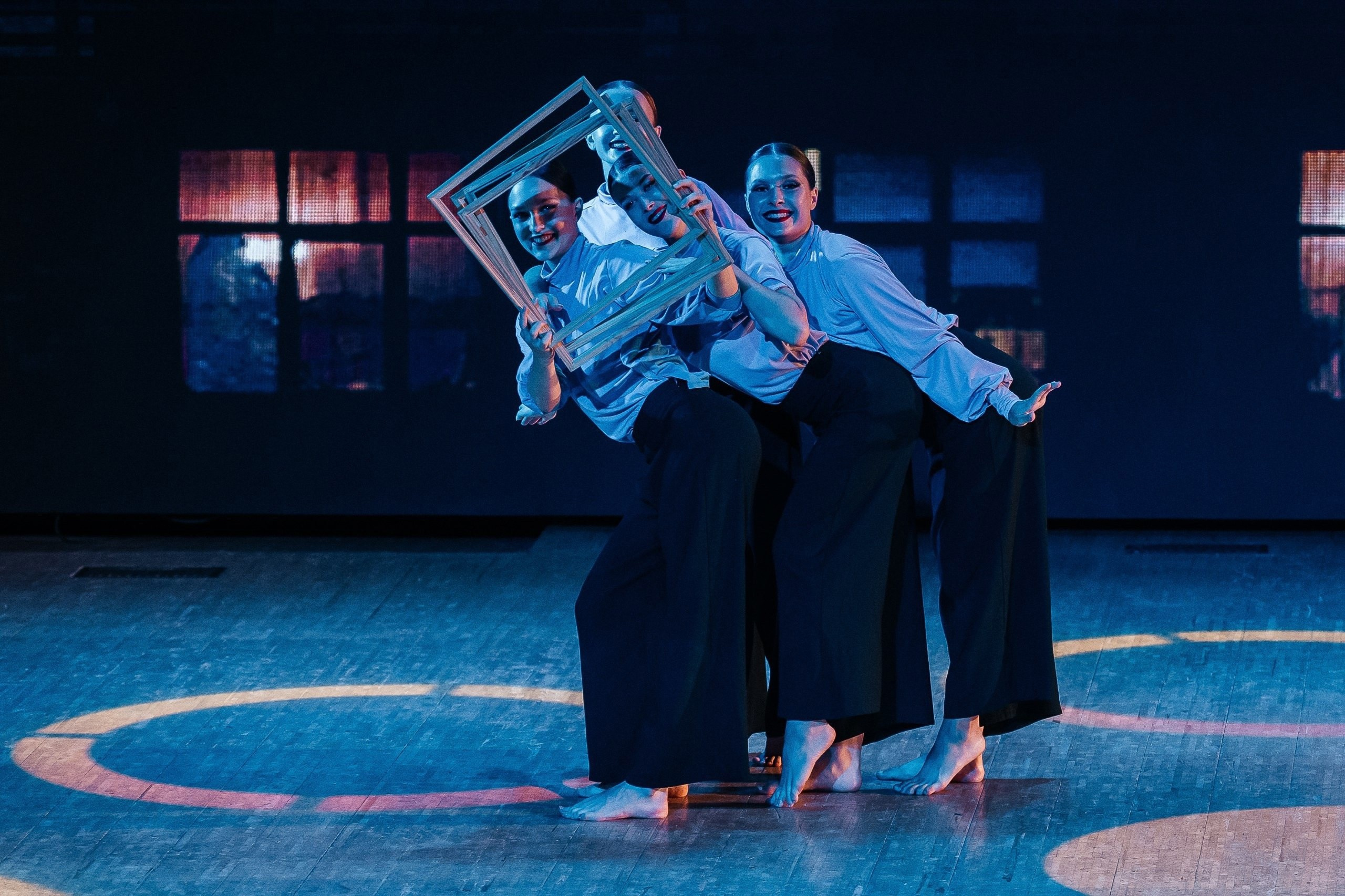 Выступления на сценах и уличных площадках. Танцевальная шоу-группа «GRANAT»