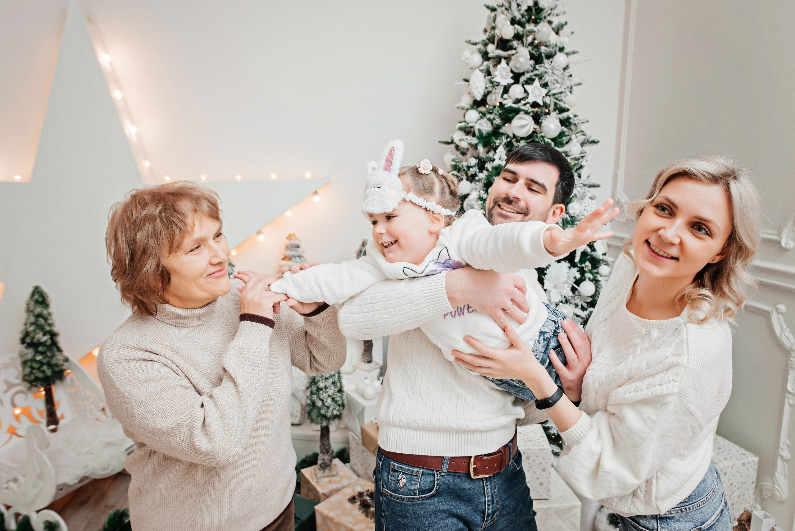 Катюша с семьей в студии. Детский и семейный фотограф выпускной альбом Приморско-Ахтарск