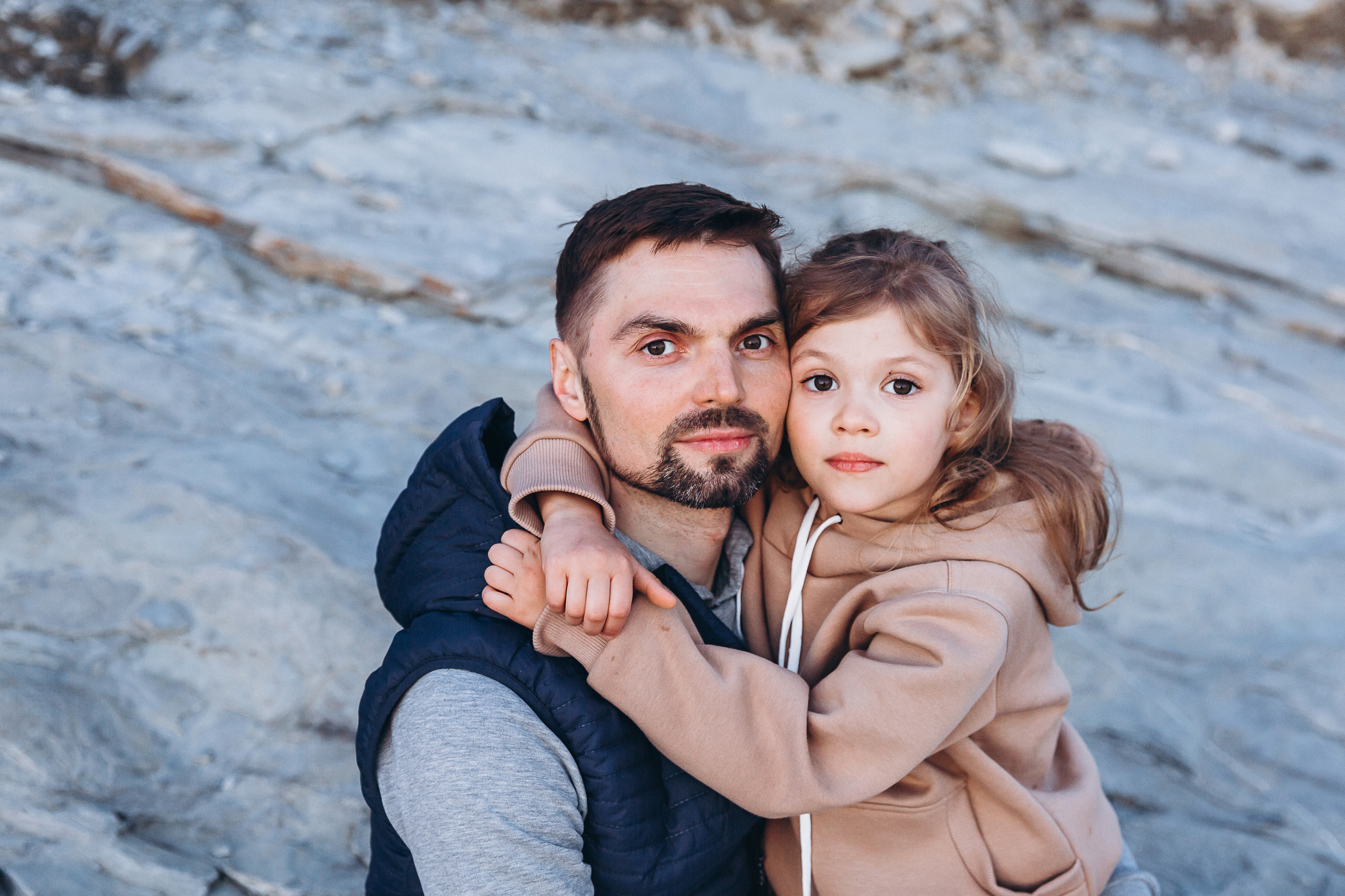 Гулять по склонам и греться под апрельским солнцем. Свадебный и семейный фотограф Анапа