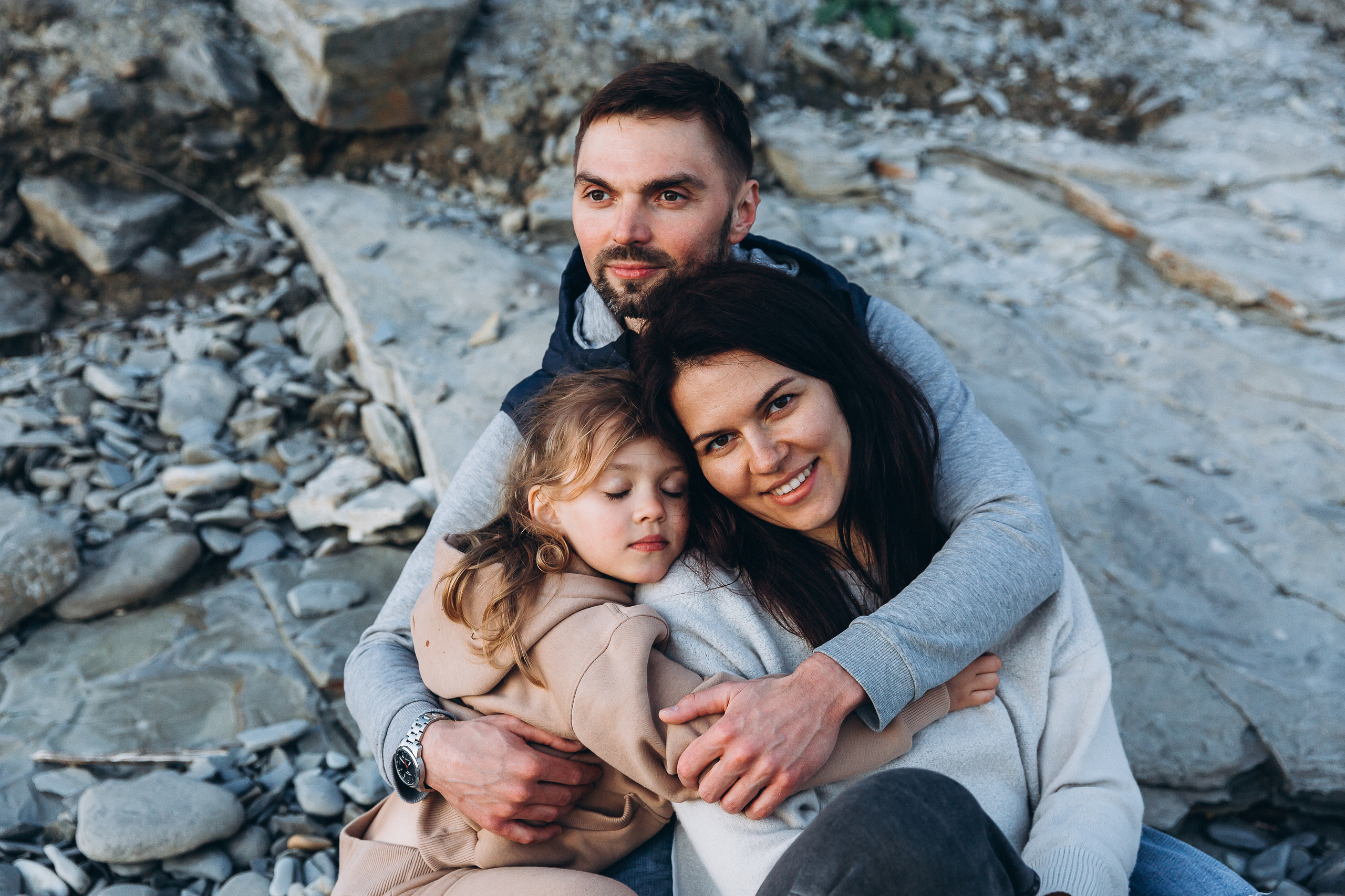 Гулять по склонам и греться под апрельским солнцем. Свадебный и семейный фотограф Анапа