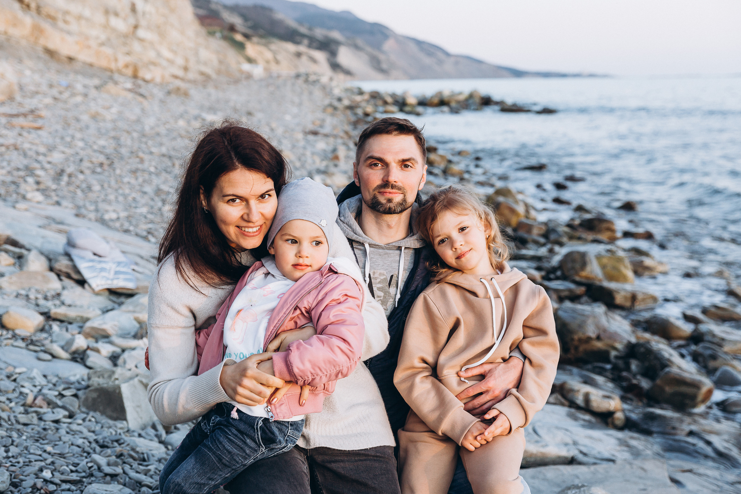 Гулять по склонам и греться под апрельским солнцем. Свадебный и семейный фотограф Анапа