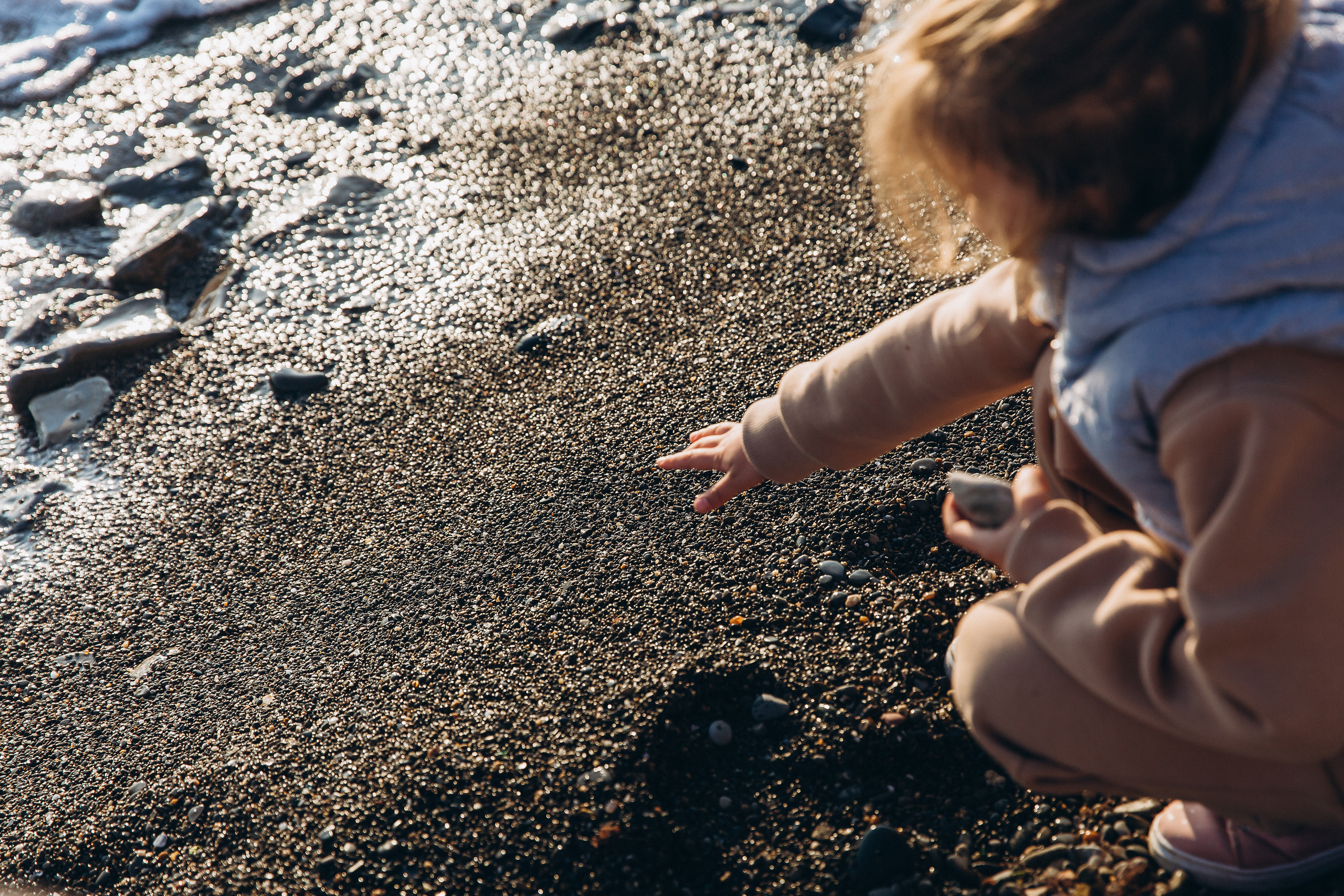 Гулять по склонам и греться под апрельским солнцем. Свадебный и семейный фотограф Анапа