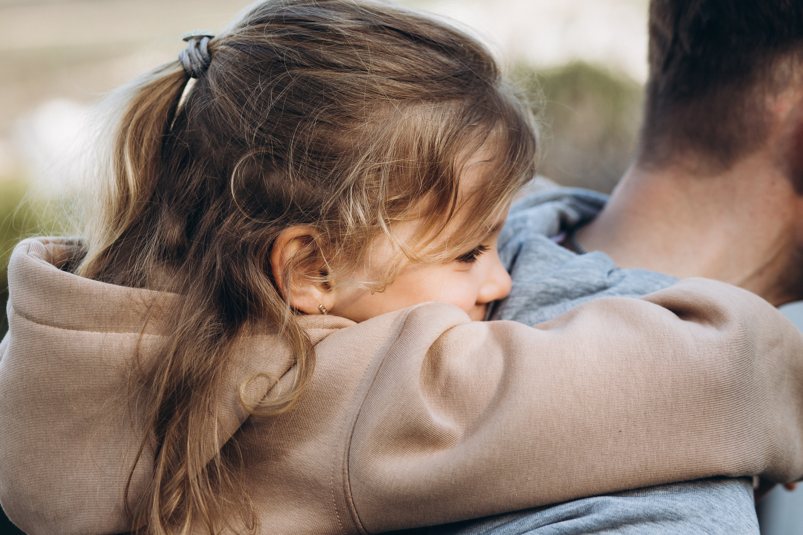 Гулять по склонам и греться под апрельским солнцем. Свадебный и семейный фотограф Анапа