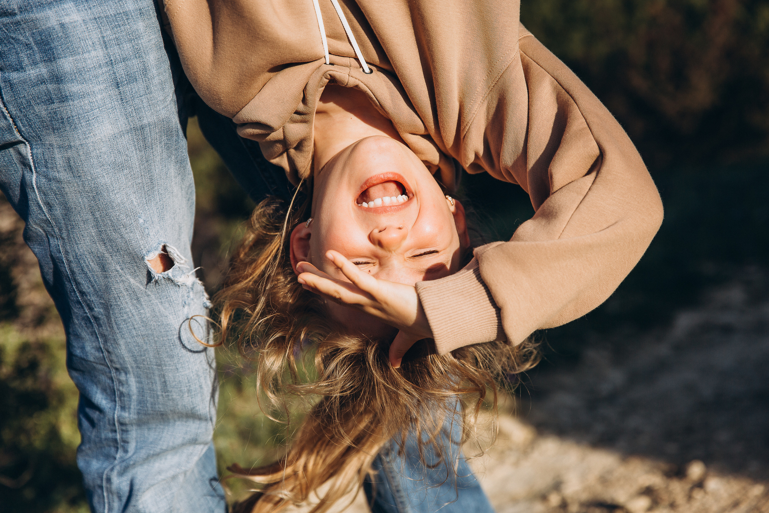 Гулять по склонам и греться под апрельским солнцем. Свадебный и семейный фотограф Анапа