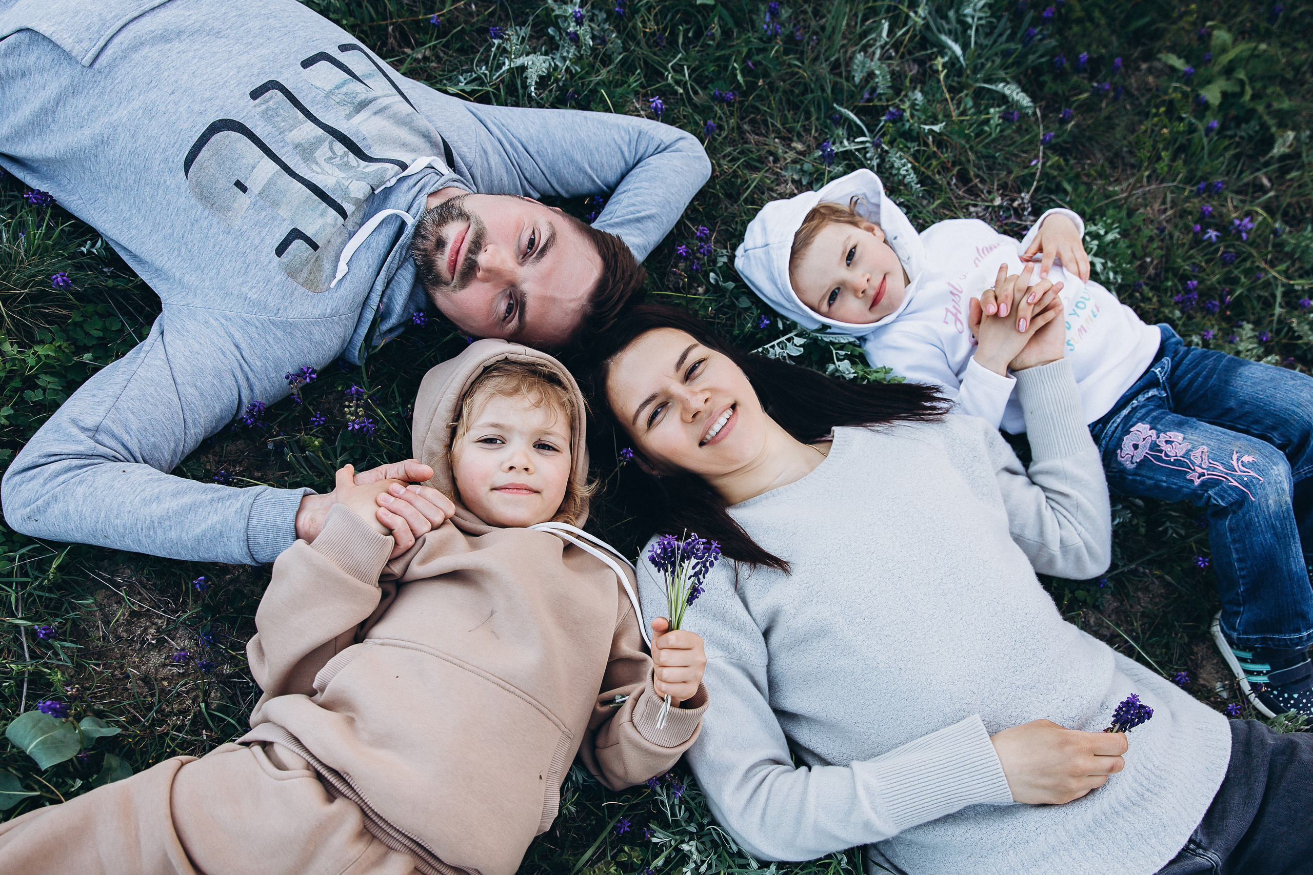 Гулять по склонам и греться под апрельским солнцем. Свадебный и семейный фотограф Анапа