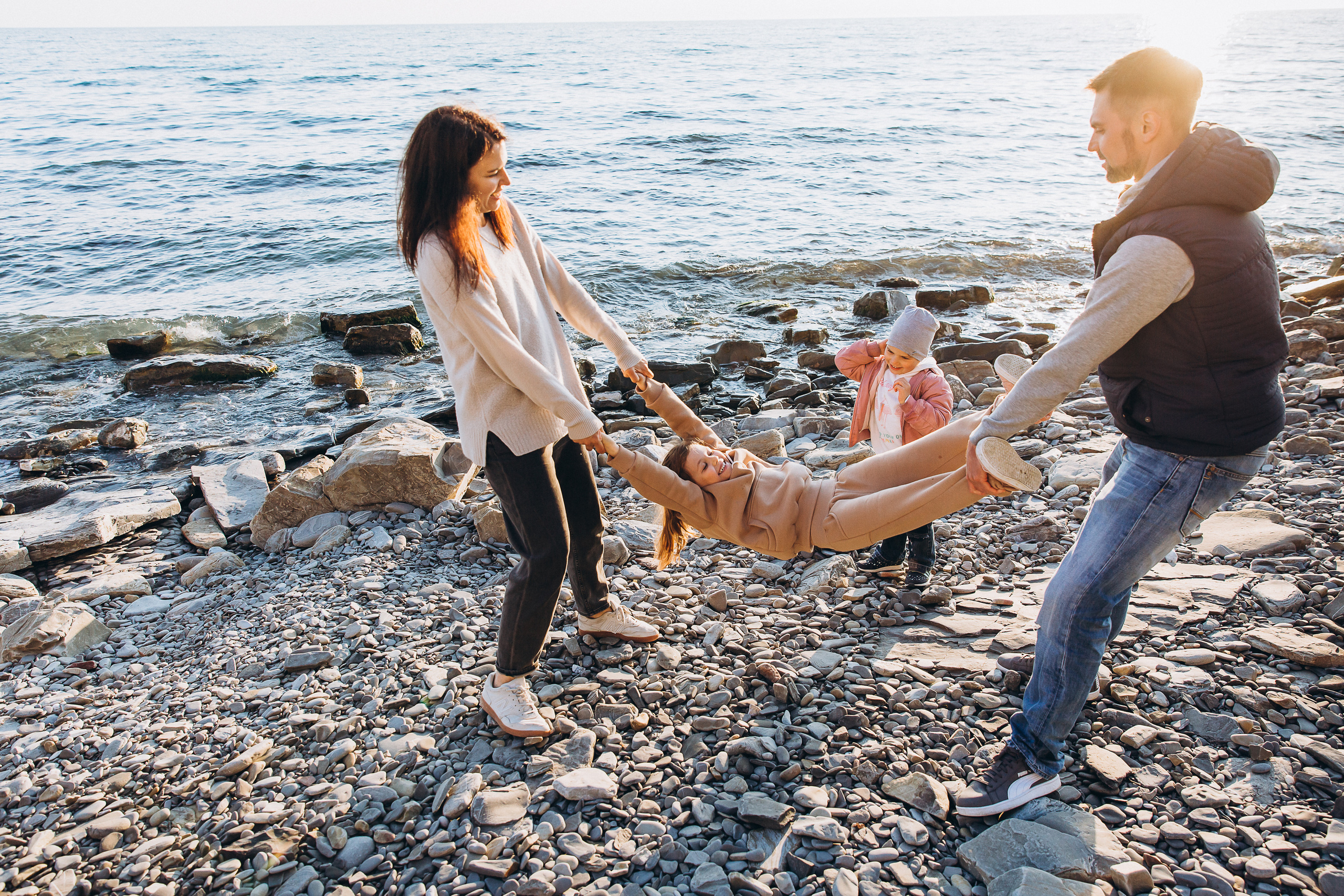 Гулять по склонам и греться под апрельским солнцем. Свадебный и семейный фотограф Анапа