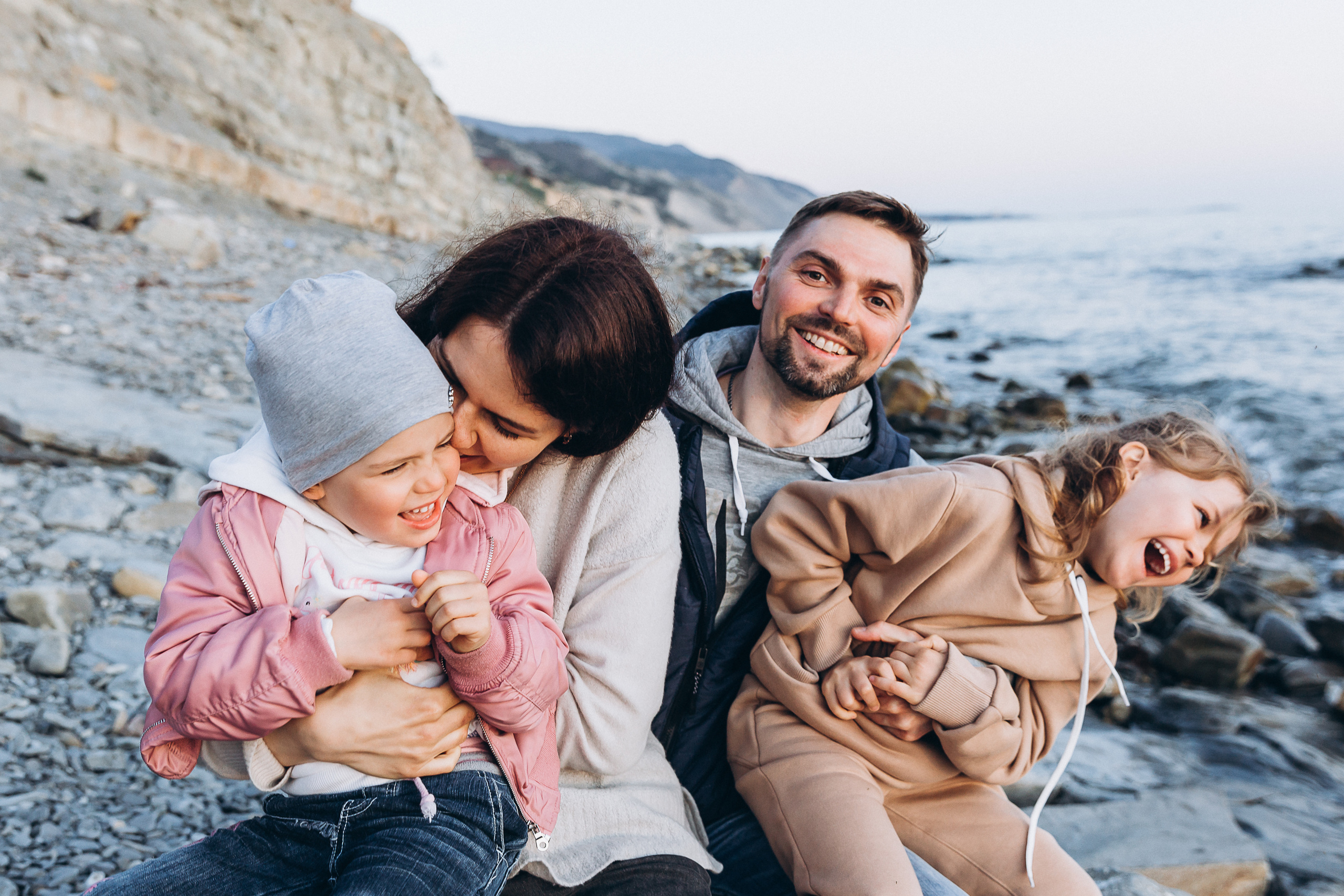 Гулять по склонам и греться под апрельским солнцем. Свадебный и семейный фотограф Анапа