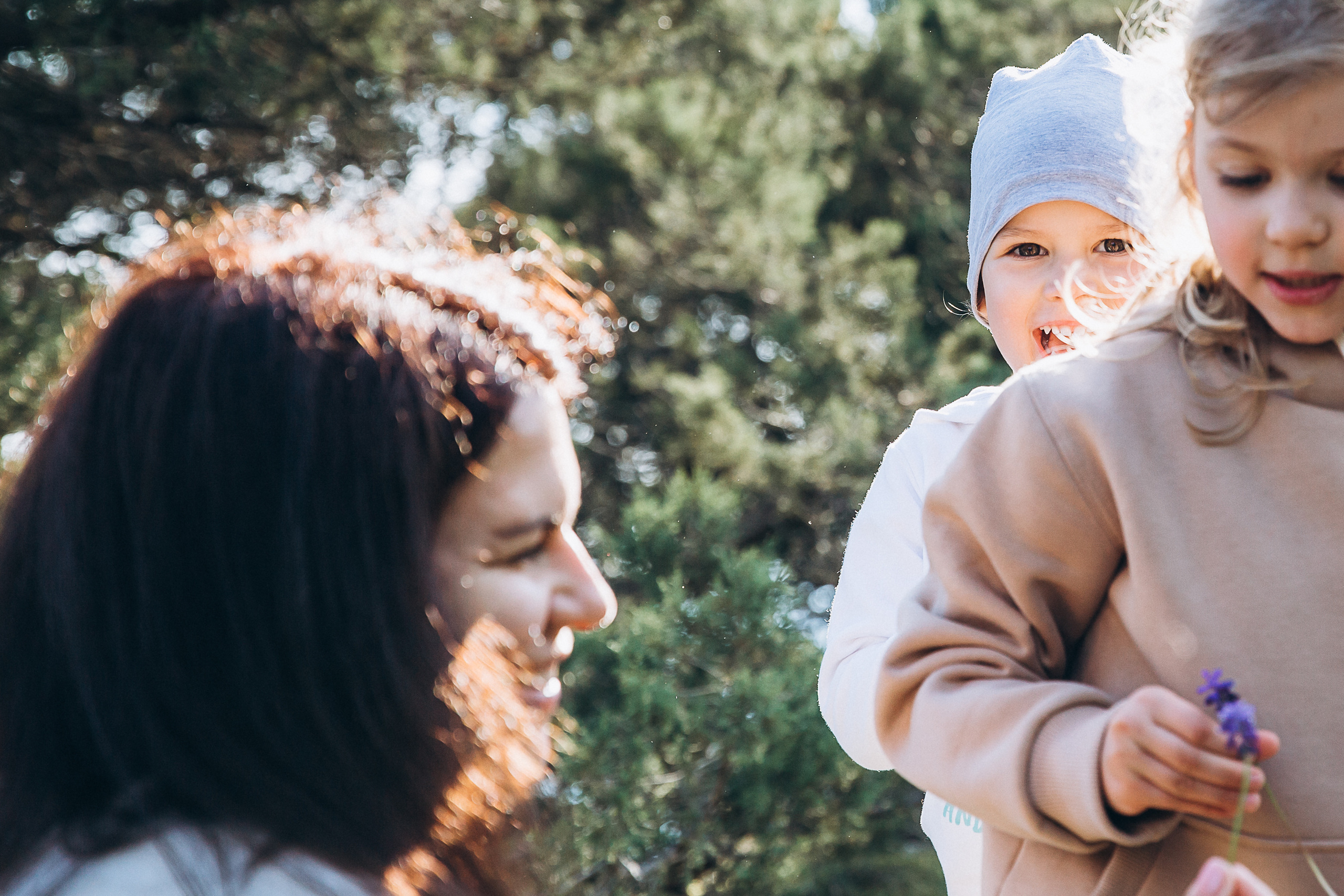 Гулять по склонам и греться под апрельским солнцем. Свадебный и семейный фотограф Анапа