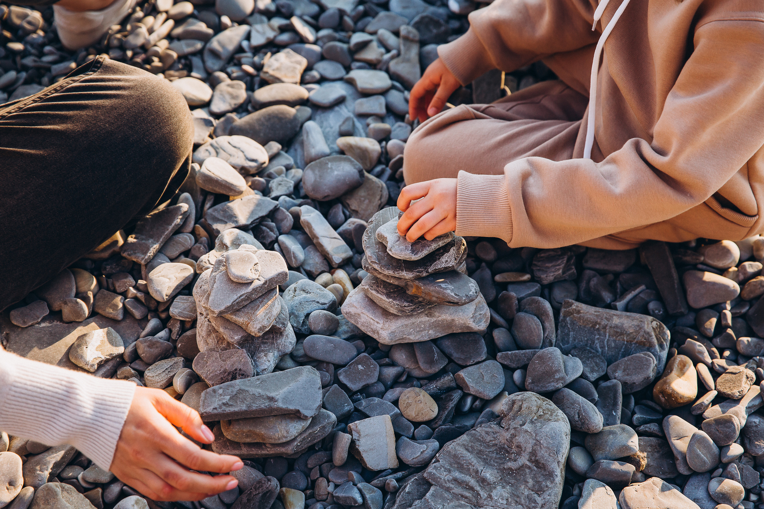 Гулять по склонам и греться под апрельским солнцем. Свадебный и семейный фотограф Анапа