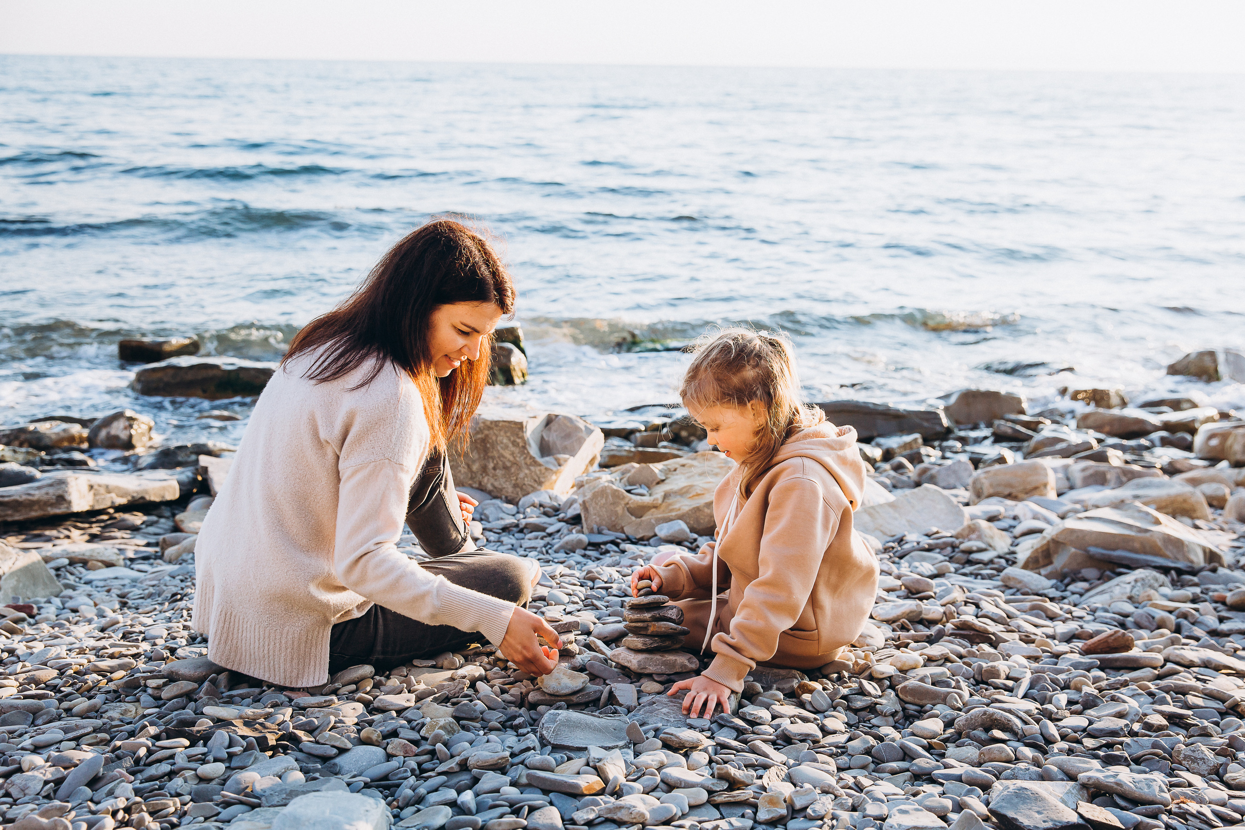 Гулять по склонам и греться под апрельским солнцем. Свадебный и семейный фотограф Анапа