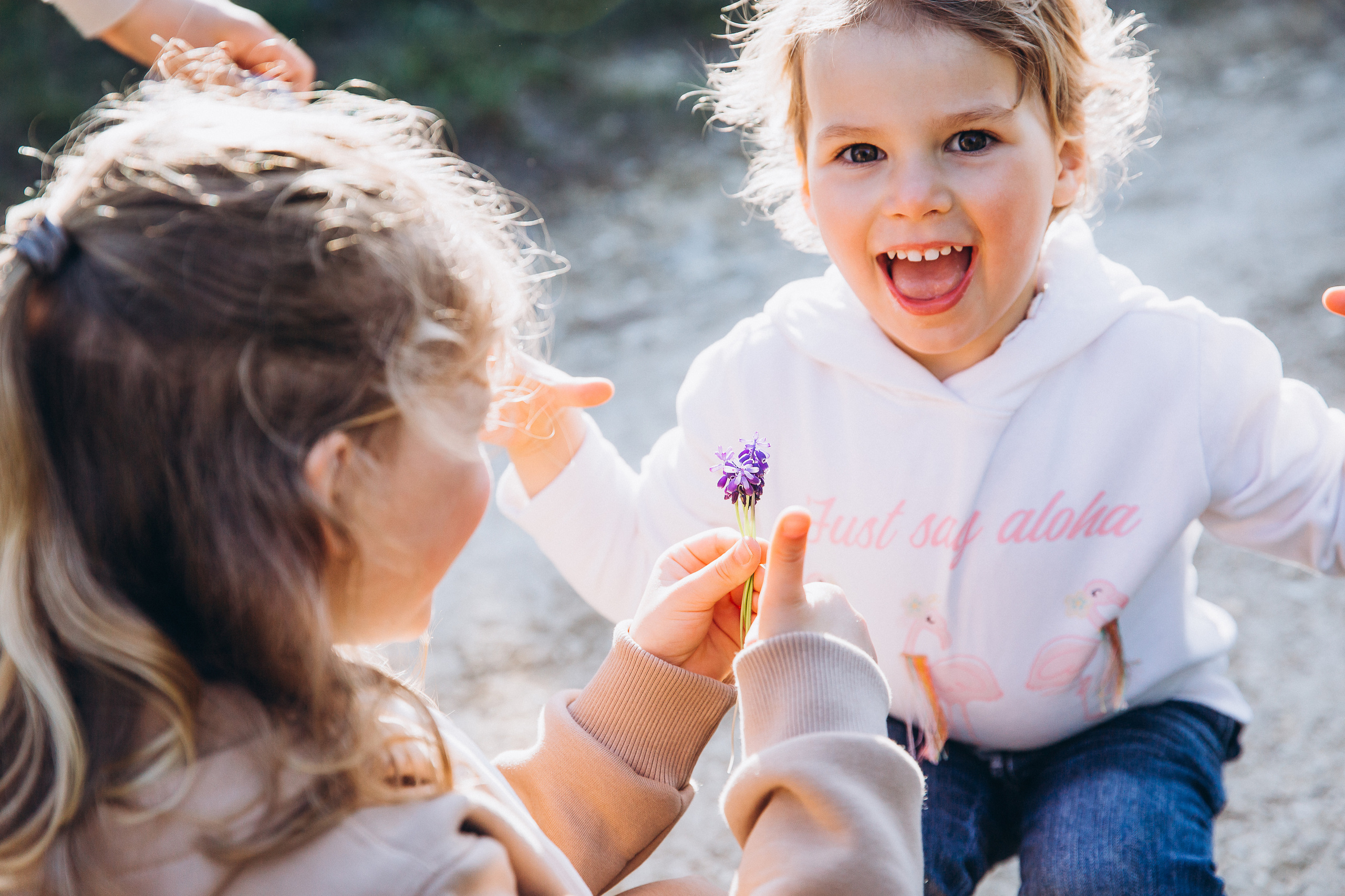Гулять по склонам и греться под апрельским солнцем. Свадебный и семейный фотограф Анапа