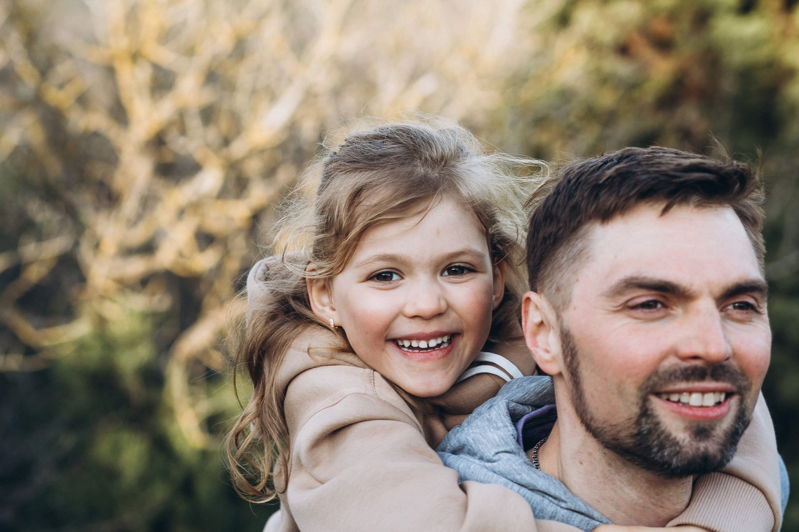 Гулять по склонам и греться под апрельским солнцем. Свадебный и семейный фотограф Анапа