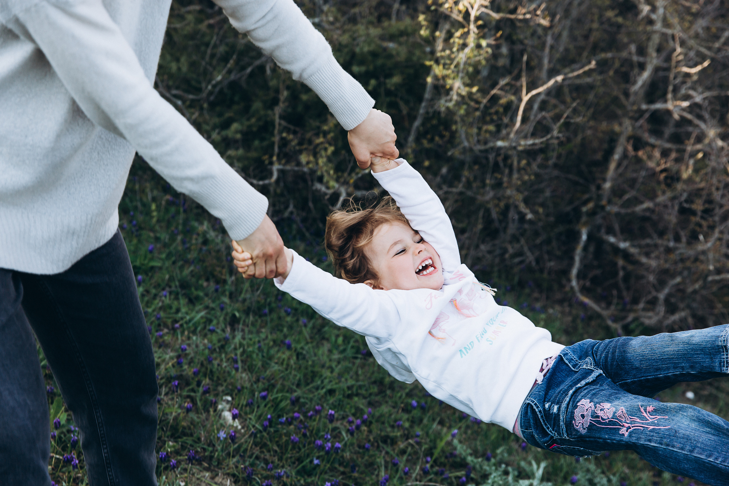 Гулять по склонам и греться под апрельским солнцем. Свадебный и семейный фотограф Анапа