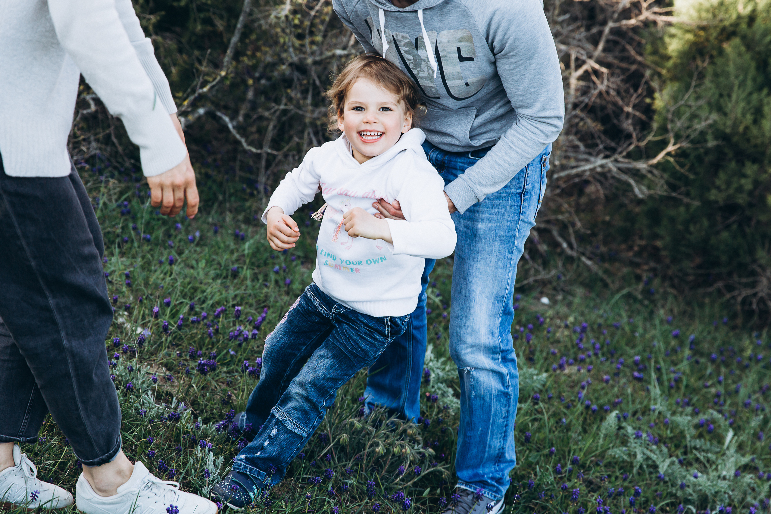 Гулять по склонам и греться под апрельским солнцем. Свадебный и семейный фотограф Анапа