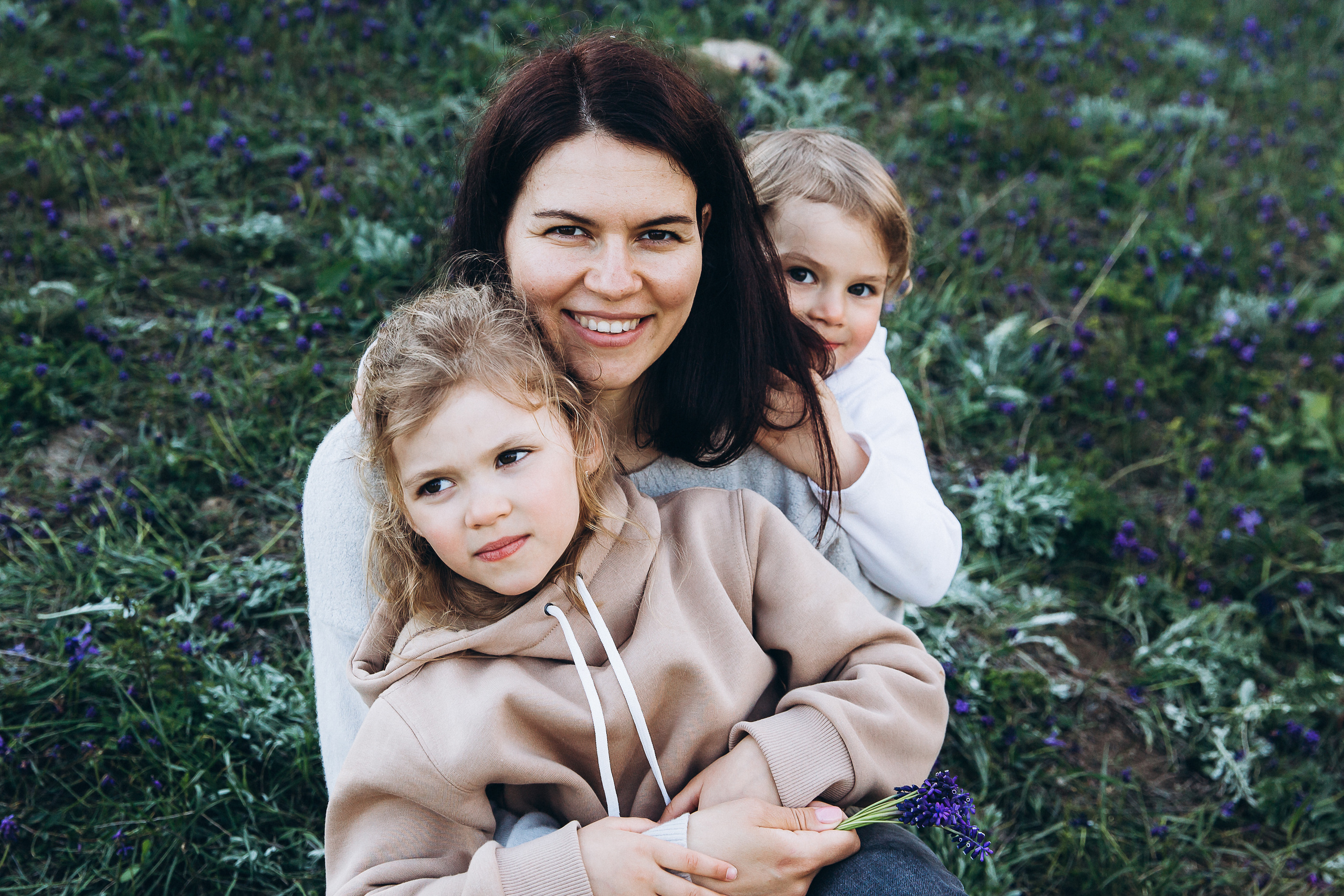 Гулять по склонам и греться под апрельским солнцем. Свадебный и семейный фотограф Анапа