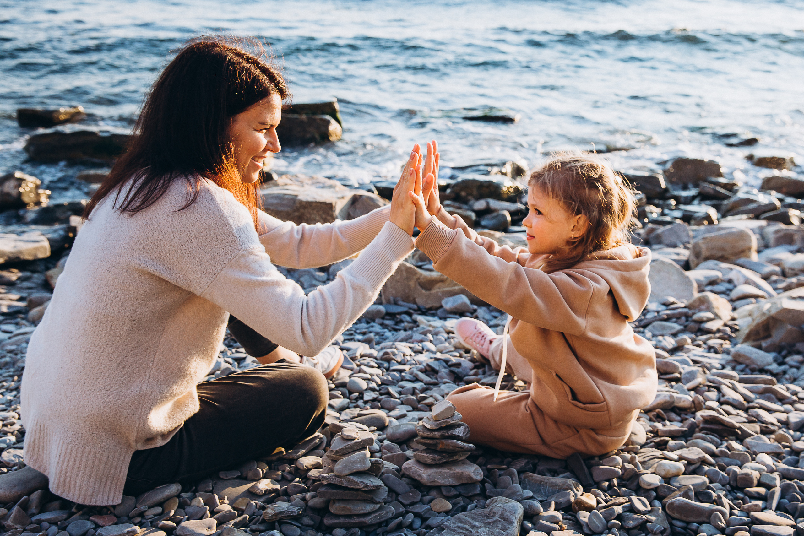 Гулять по склонам и греться под апрельским солнцем. Свадебный и семейный фотограф Анапа