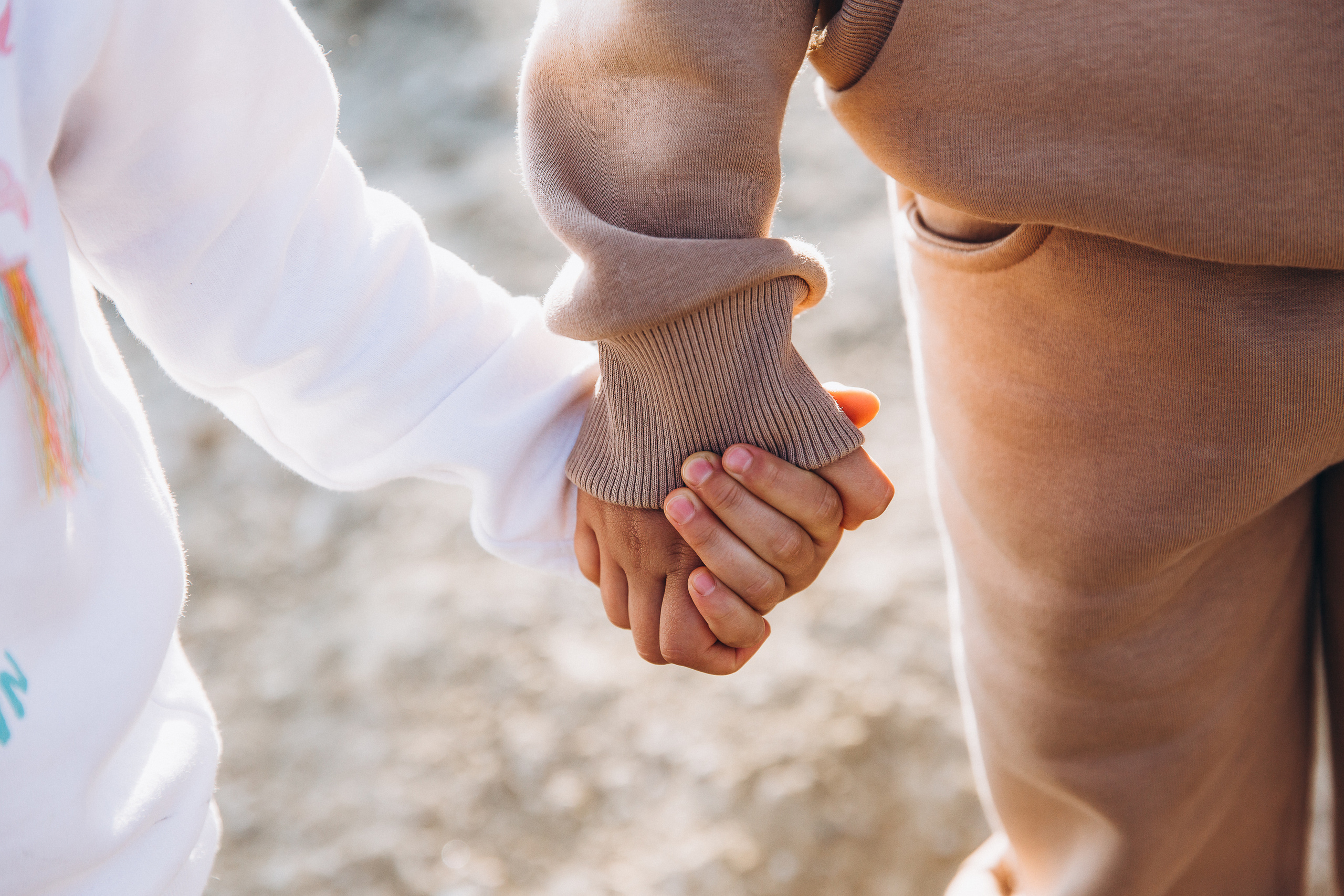 Гулять по склонам и греться под апрельским солнцем. Свадебный и семейный фотограф Анапа
