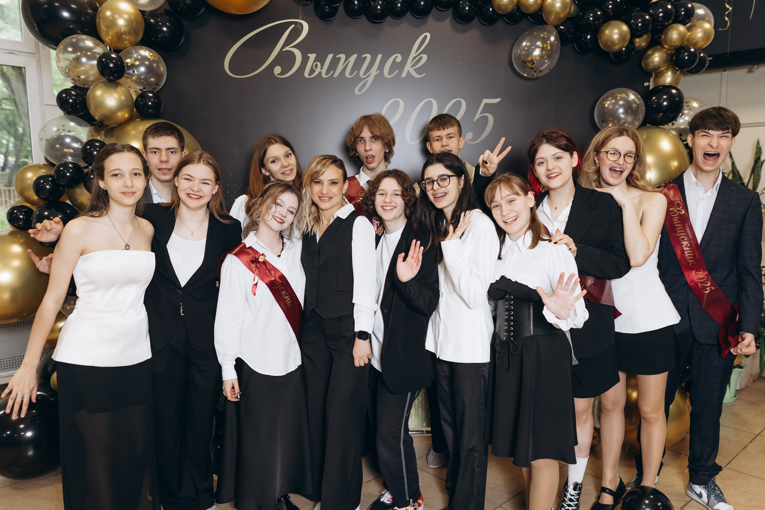 Последний звонок концерт+ фотозона. Фотограф Людмила Оюн