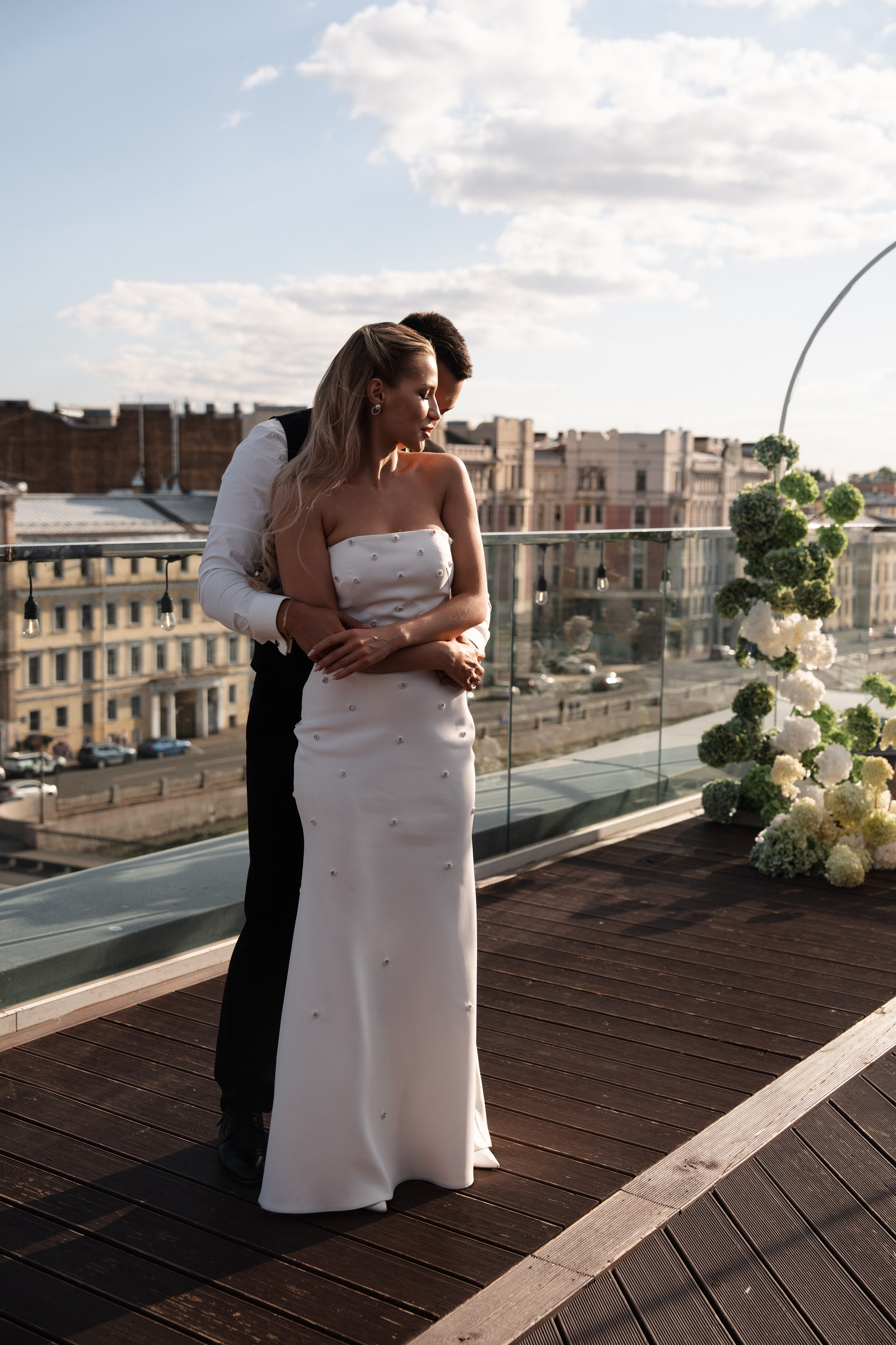 Виктория & Роман. Камерная городская свадьба в видовом ресторане в стиле современная классика. Свадебный фотограф организатор в Санкт-Петербурге Ассоль Опарина