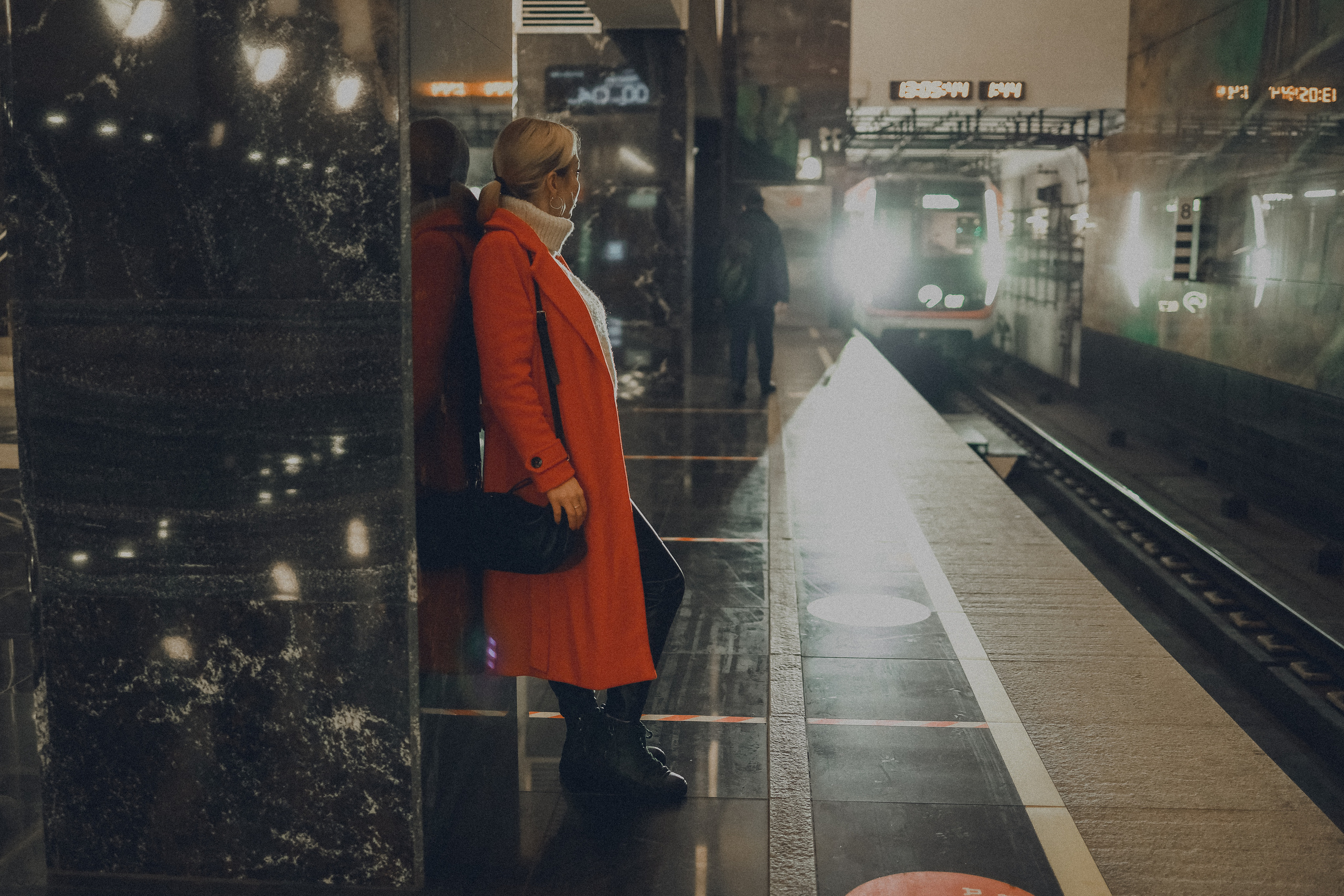 Натали, съемка в метро. Ангелина Богданова, междисциплинарная художница