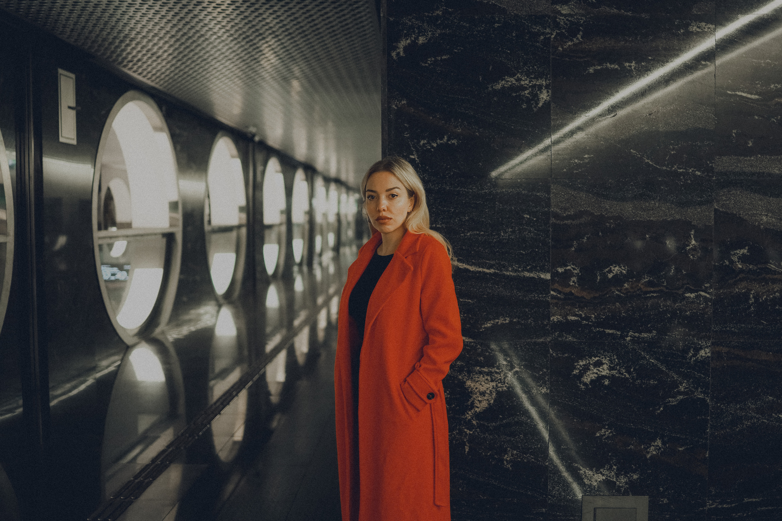 Натали, съемка в метро. Ангелина Богданова, междисциплинарная художница