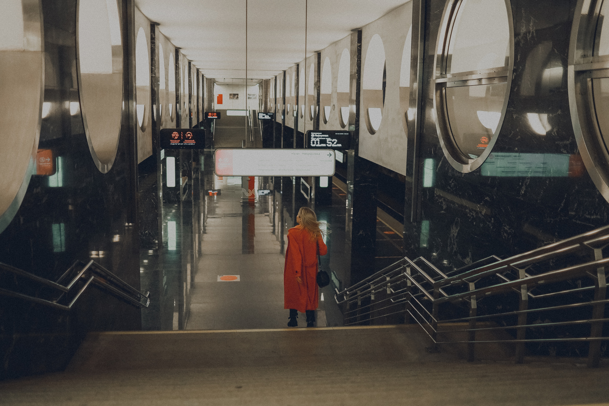 Натали, съемка в метро. Ангелина Богданова, междисциплинарная художница