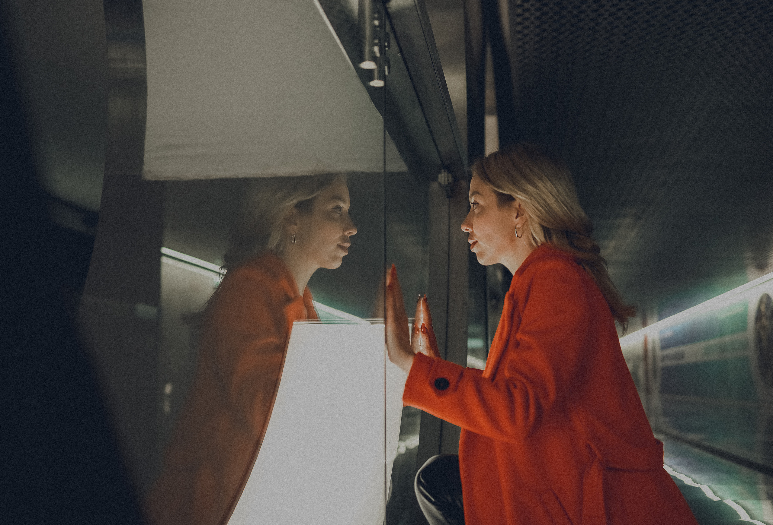 Натали, съемка в метро. Ангелина Богданова, междисциплинарная художница